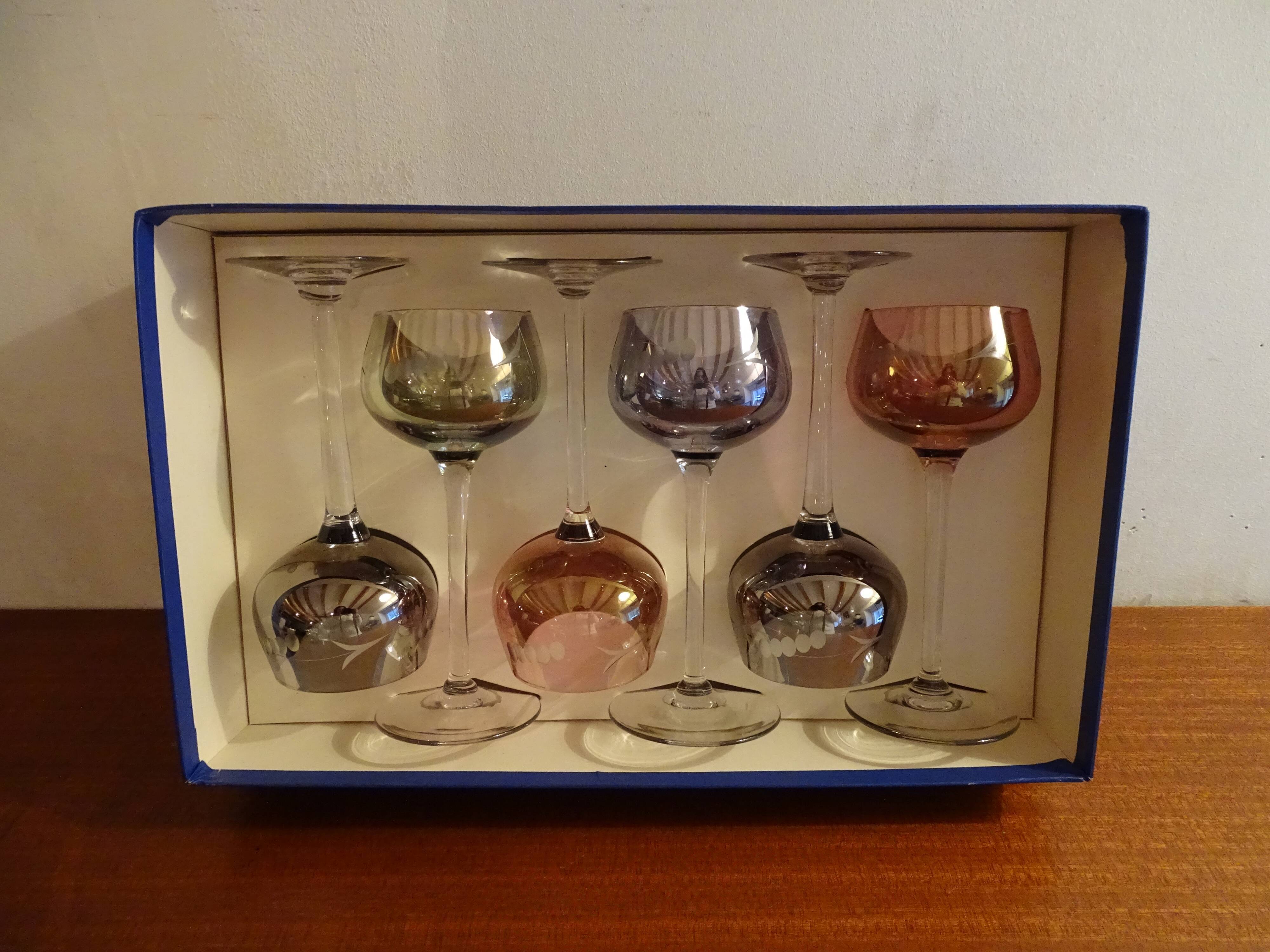 6 colored semi-crystal wine glasses Vannes le Châtel in a box