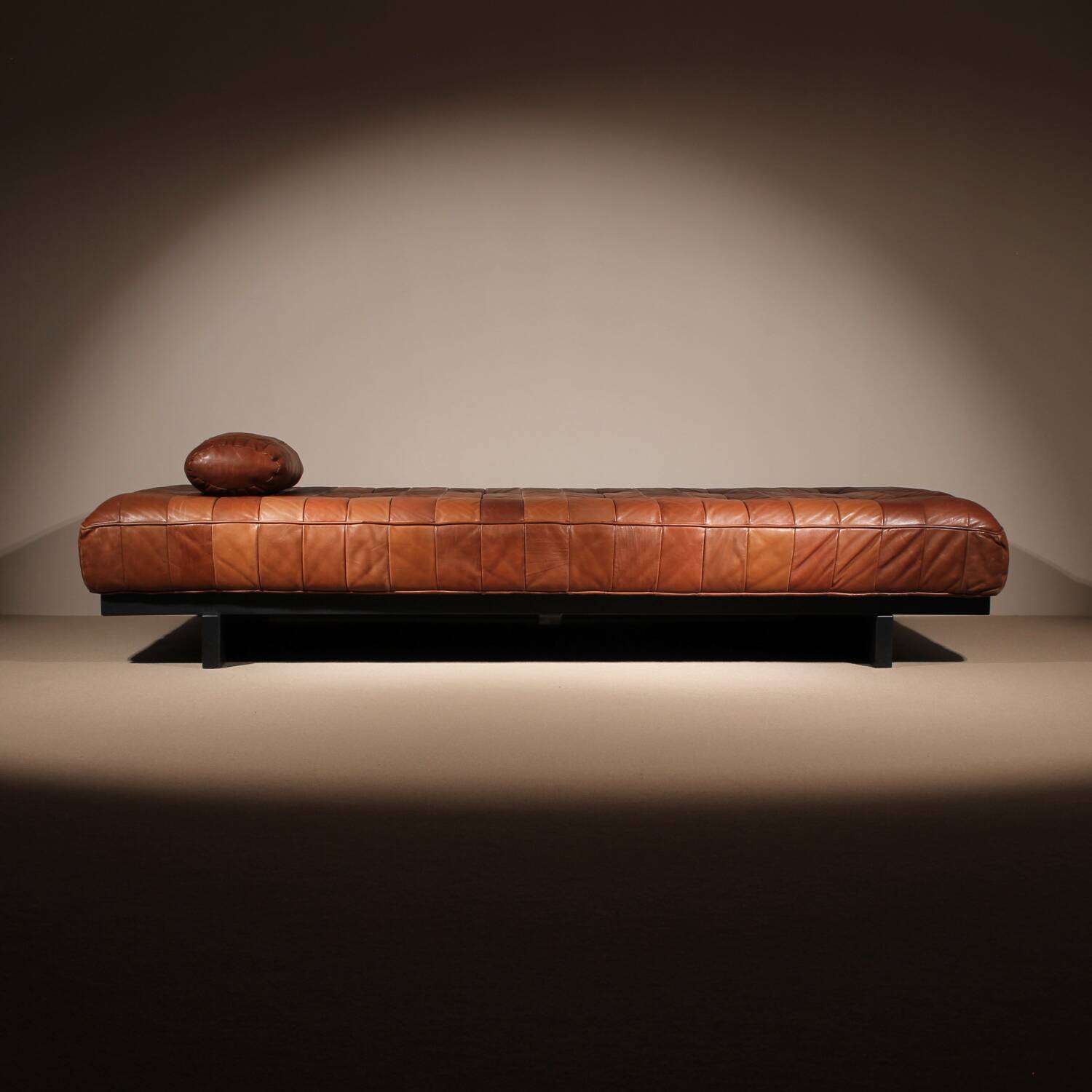 Lit de jour 'DS-80' en cuir patchwork cognac par De Sede, Suisse