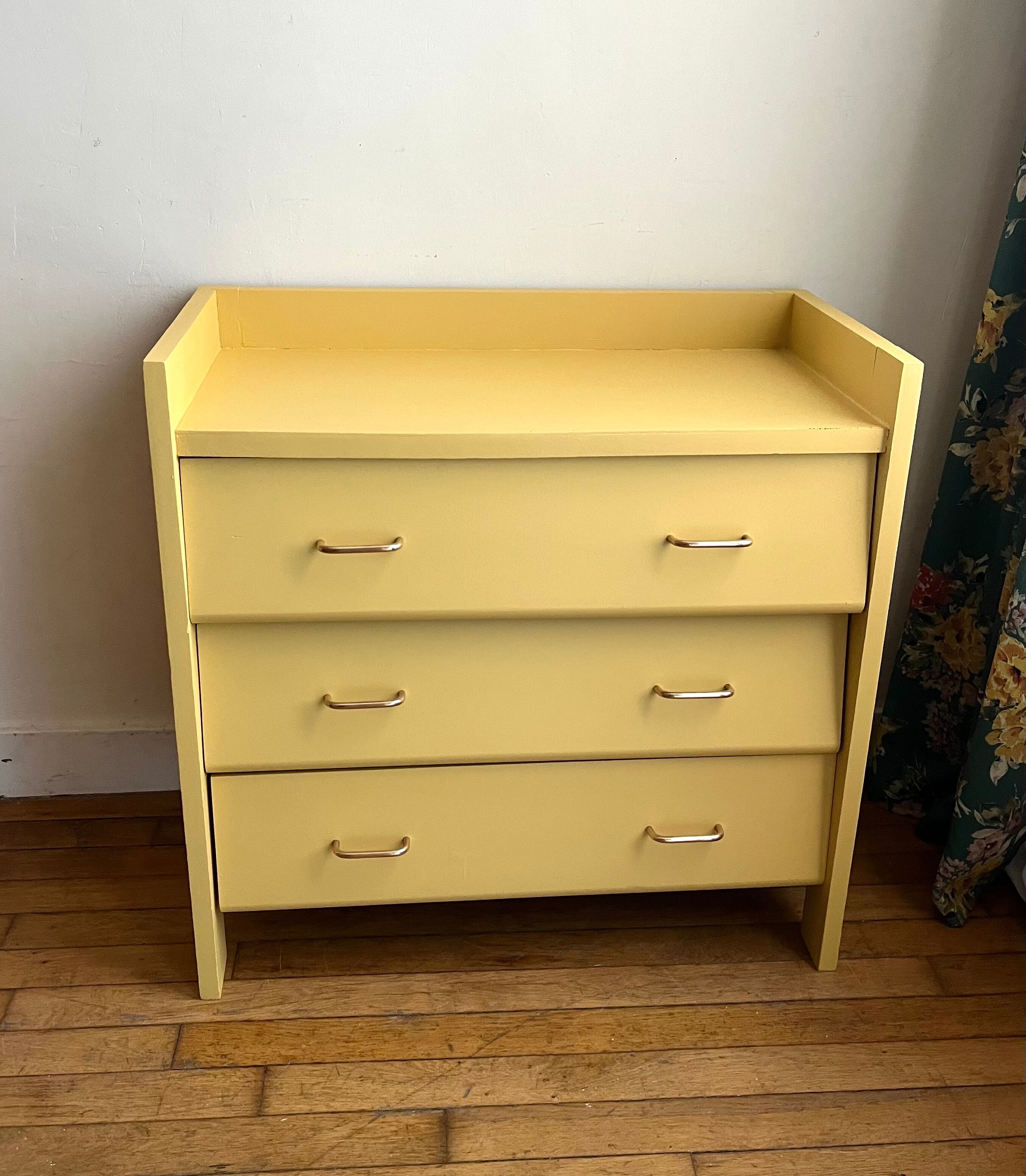 Commode vintage à tiroirs décalés