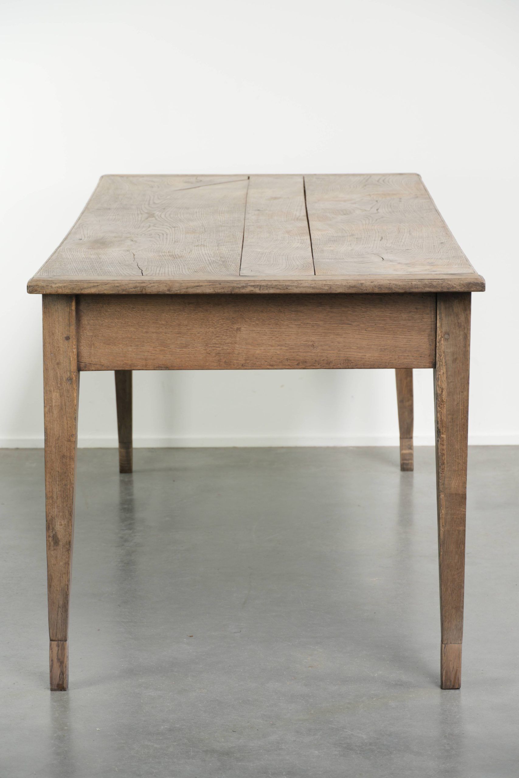 Antique French oak dining table for 6 to 8 people with a baguette drawer