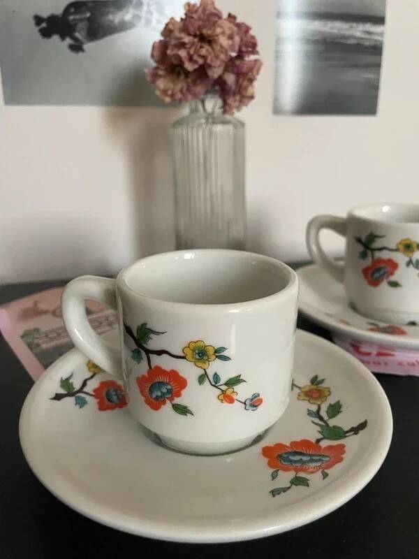 Tasses et sous tasses porcelaine