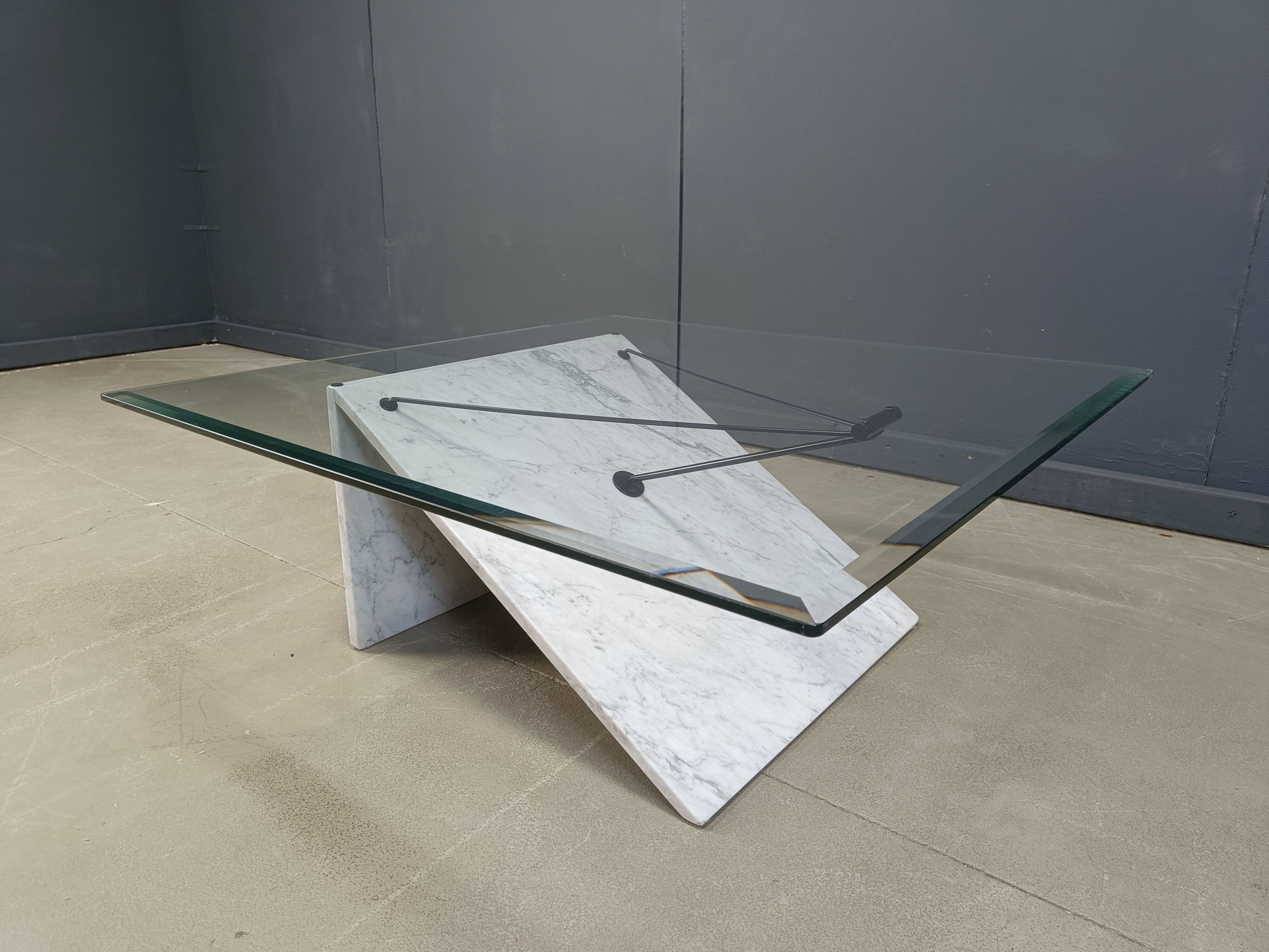 Table basse postmoderne en marbre italien, années 1980