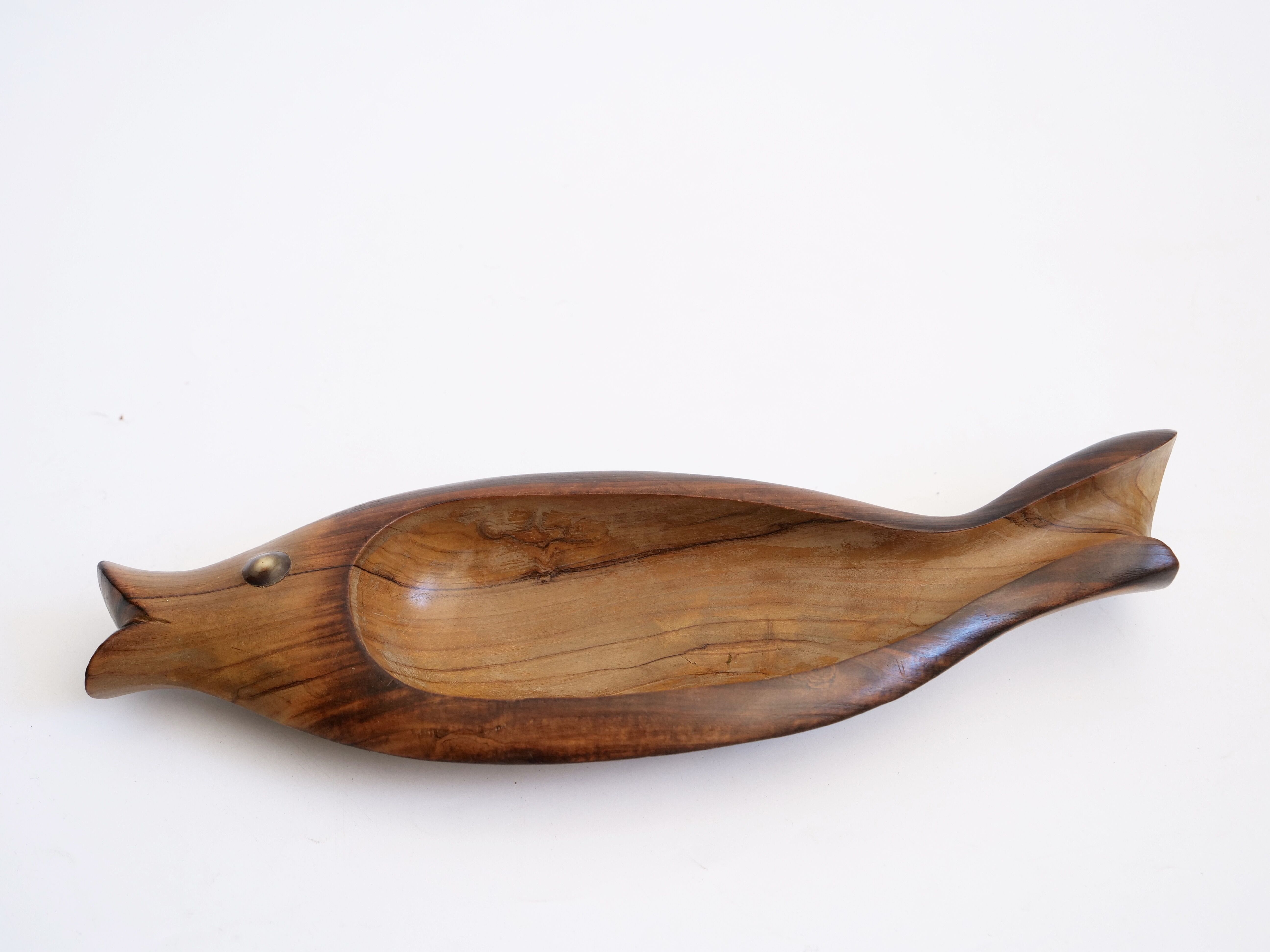 Zoomorphic wooden dish fish