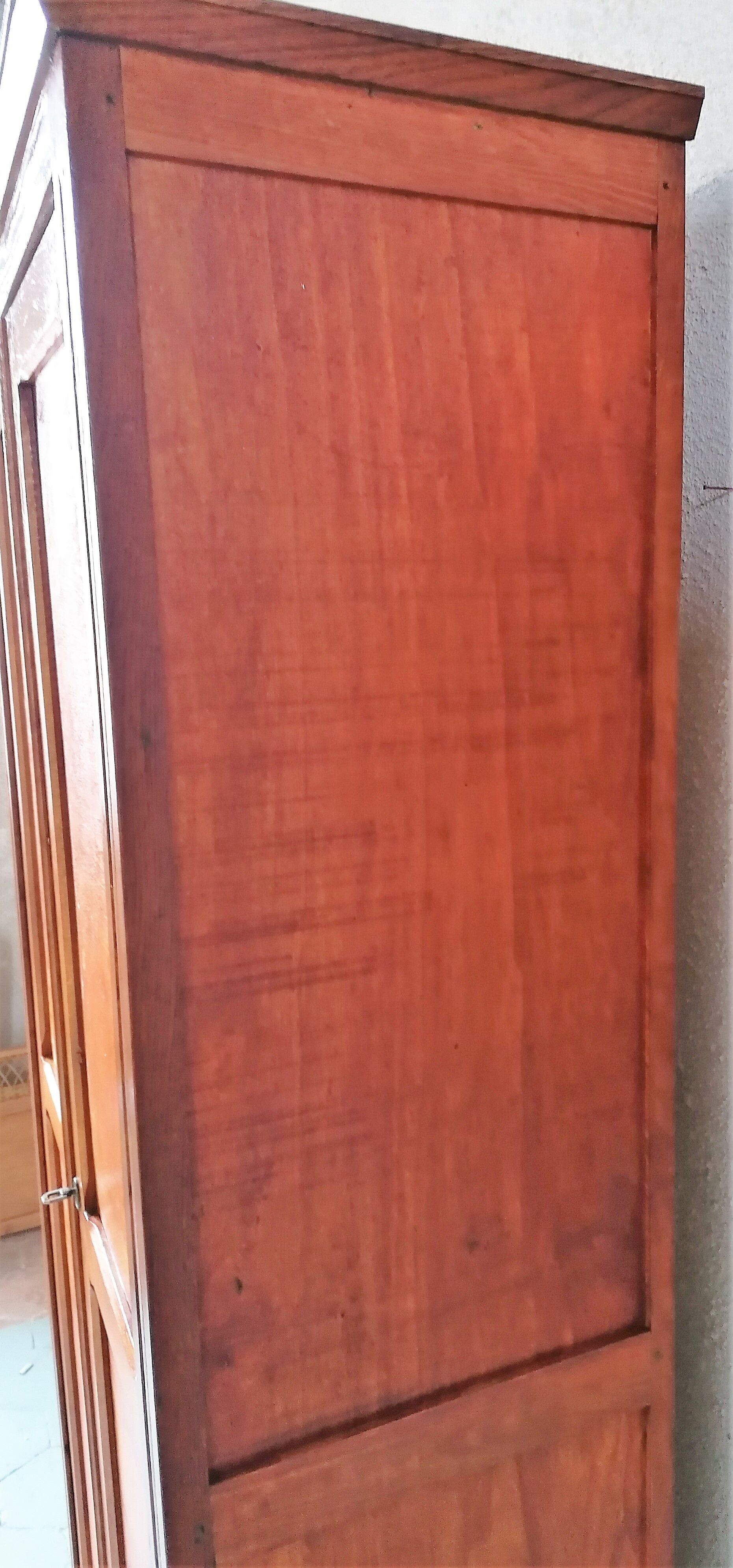 Armoire parisienne
