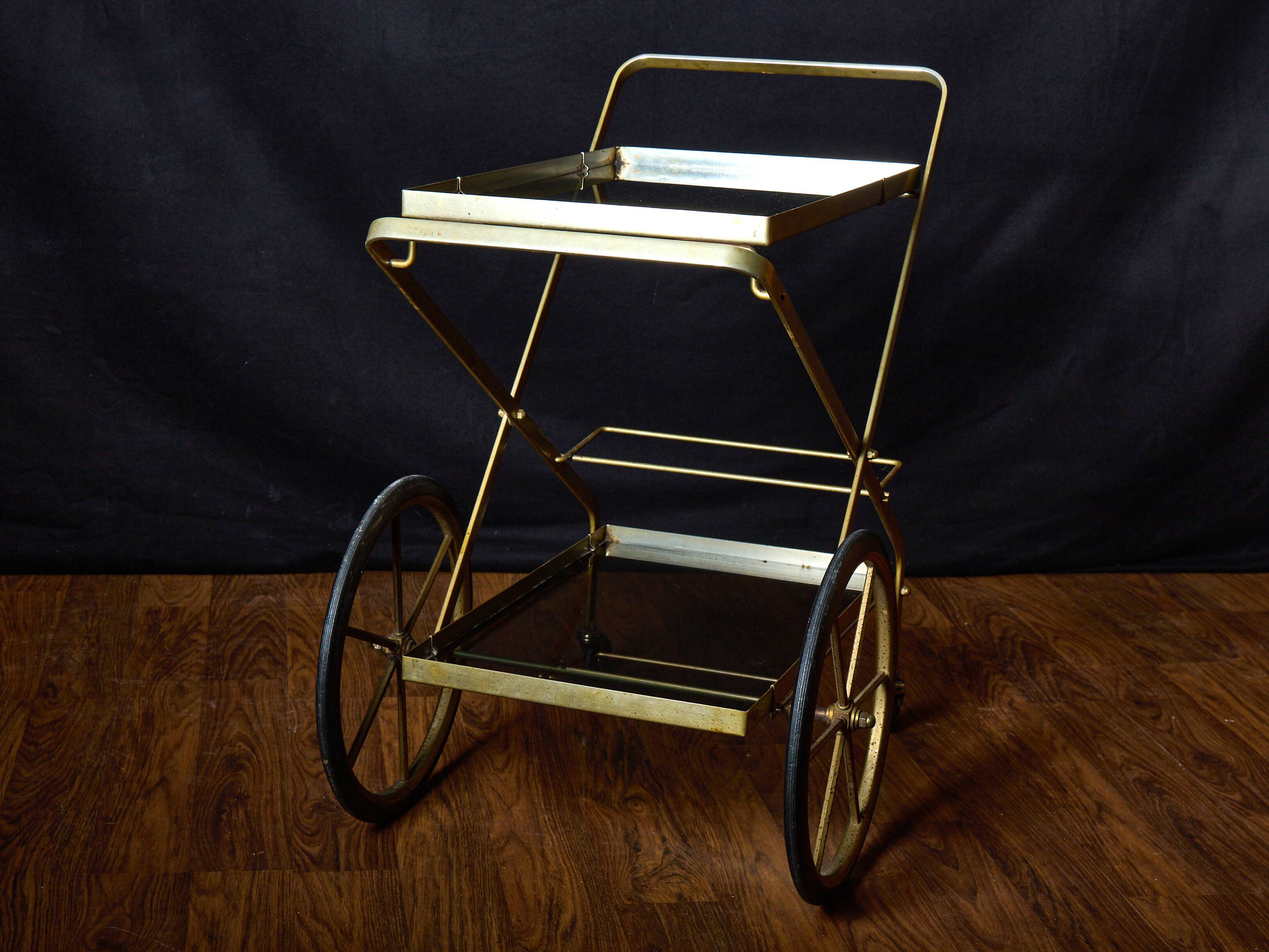 Vintage rolling trolley in gold metal & smoked glass – Retro elegance as