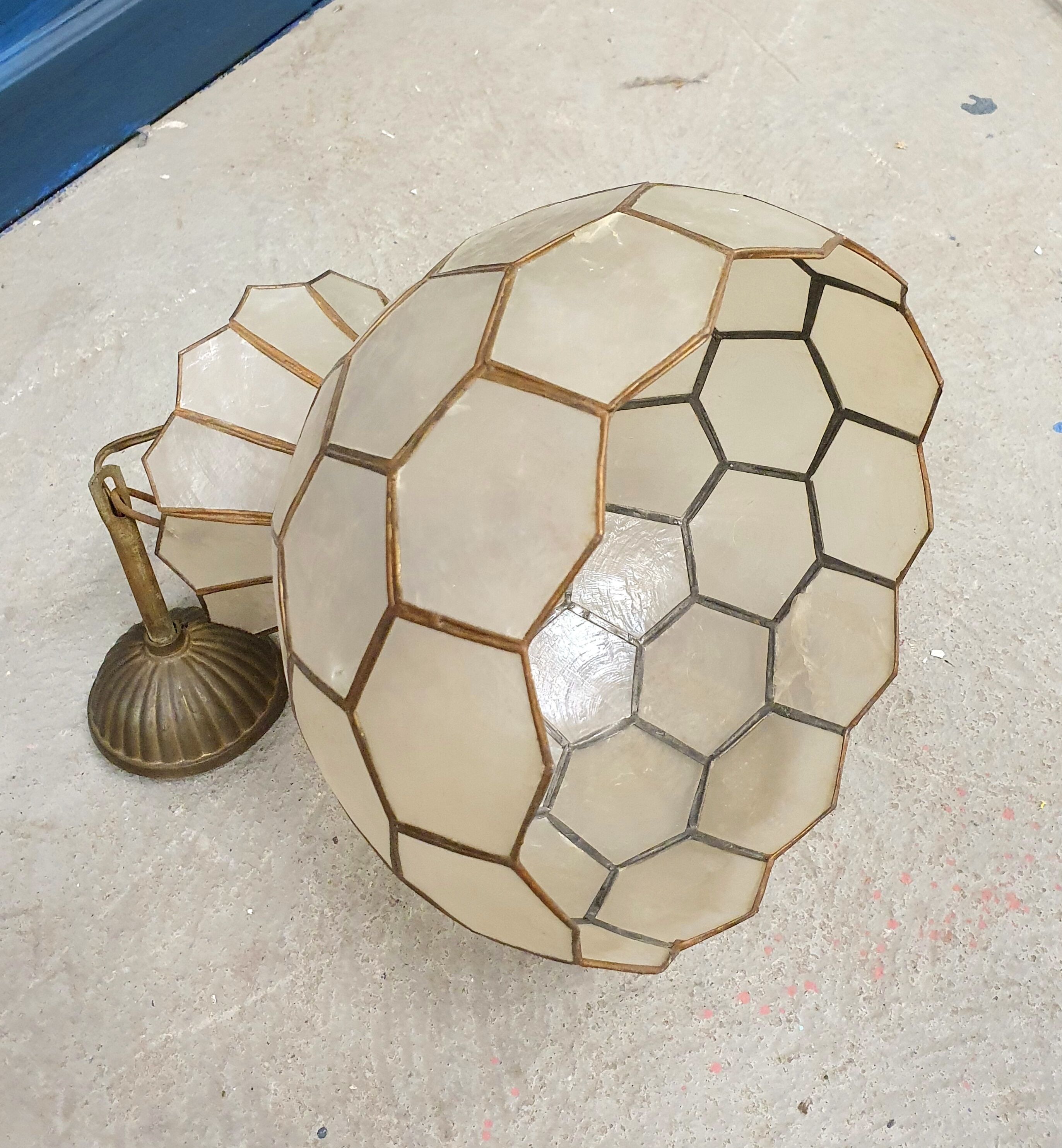 Mother-of-pearl suspension