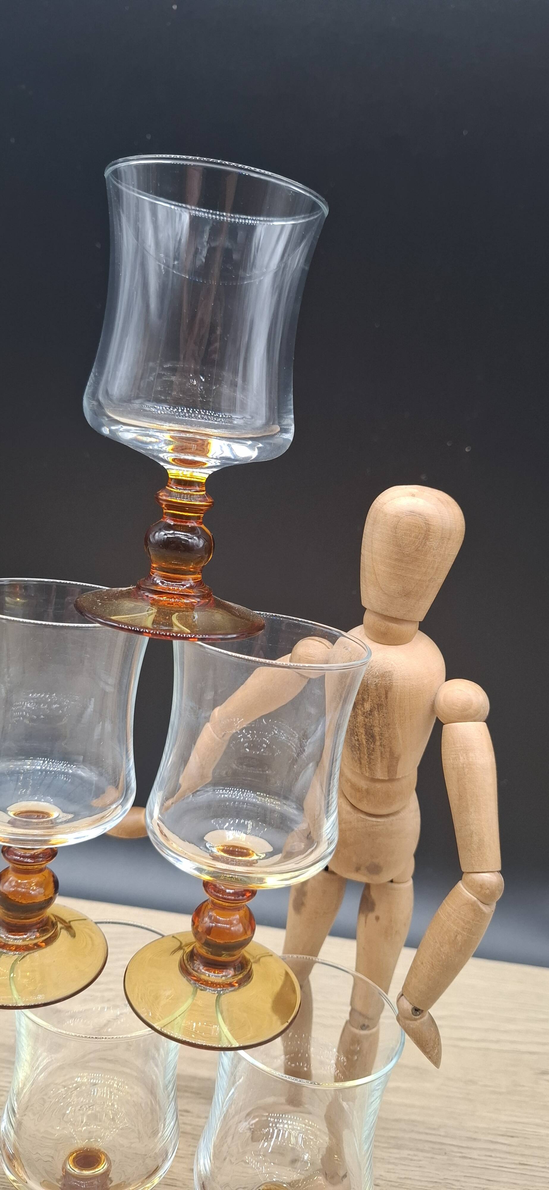 Set of 6 antique Luminarc glasses with amber feet