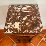 Table de chevet dessus en marble rose