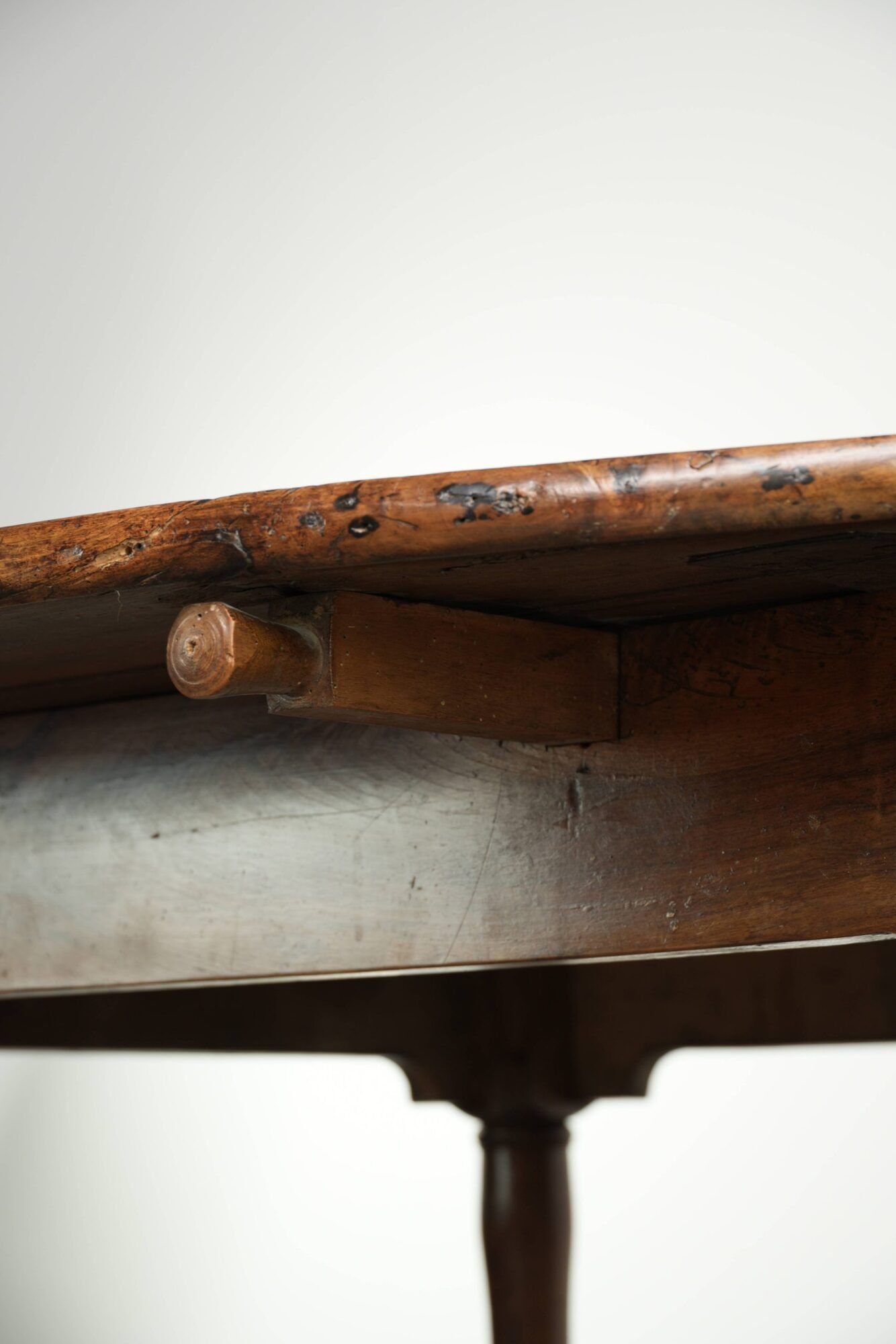 Table de ferme antique française ovale/ronde du 19ème siècle