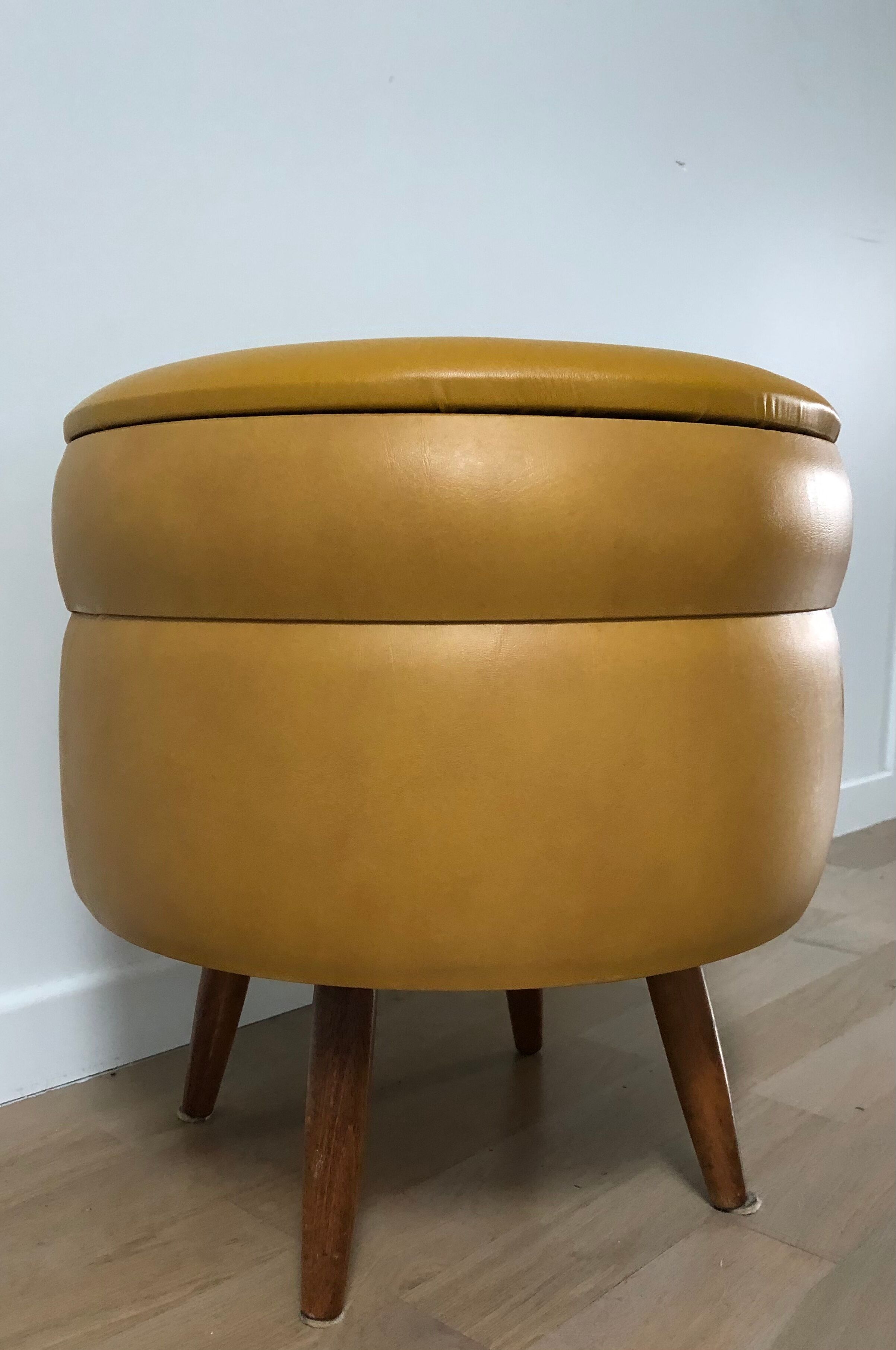 Vintage pouf