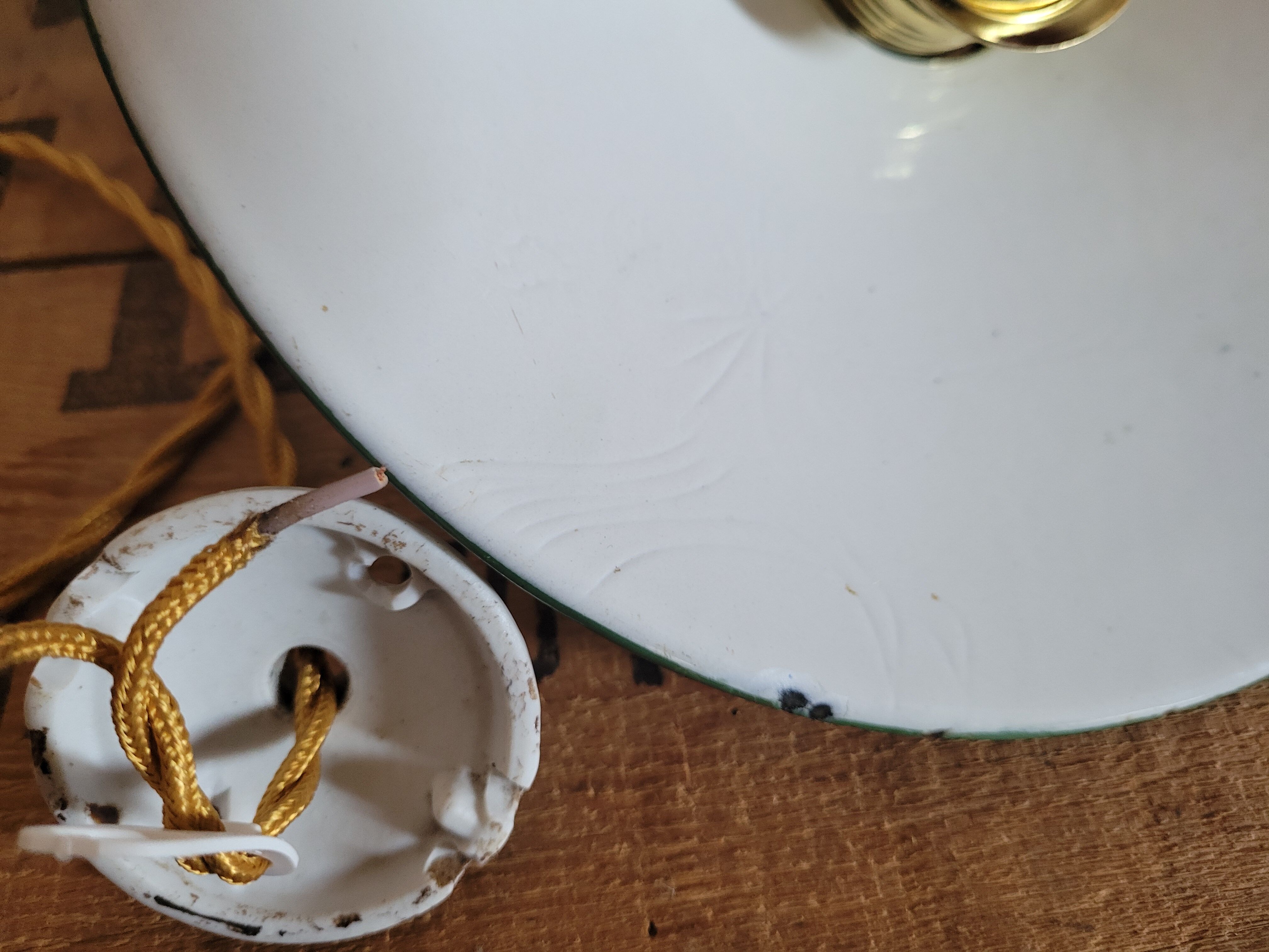 Green enamelled suspension