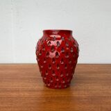 Strawberry ceramic vase from the mid-century by Fratelli Fanciullacci for Bitossi, 1960s.