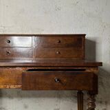 Wooden lady's desk says "happiness of the day"