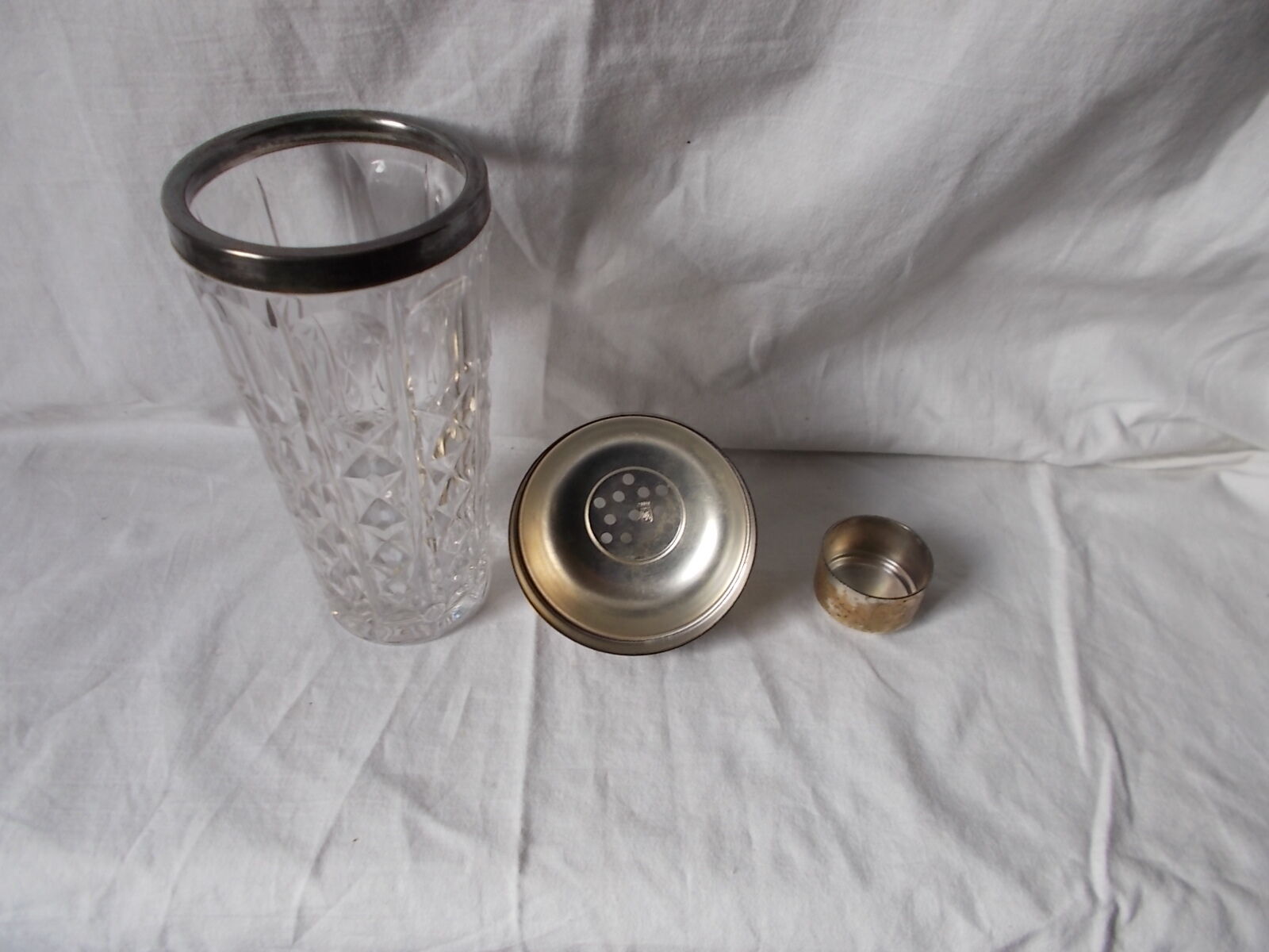 Carafe bottle shaker