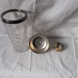 Carafe bottle shaker