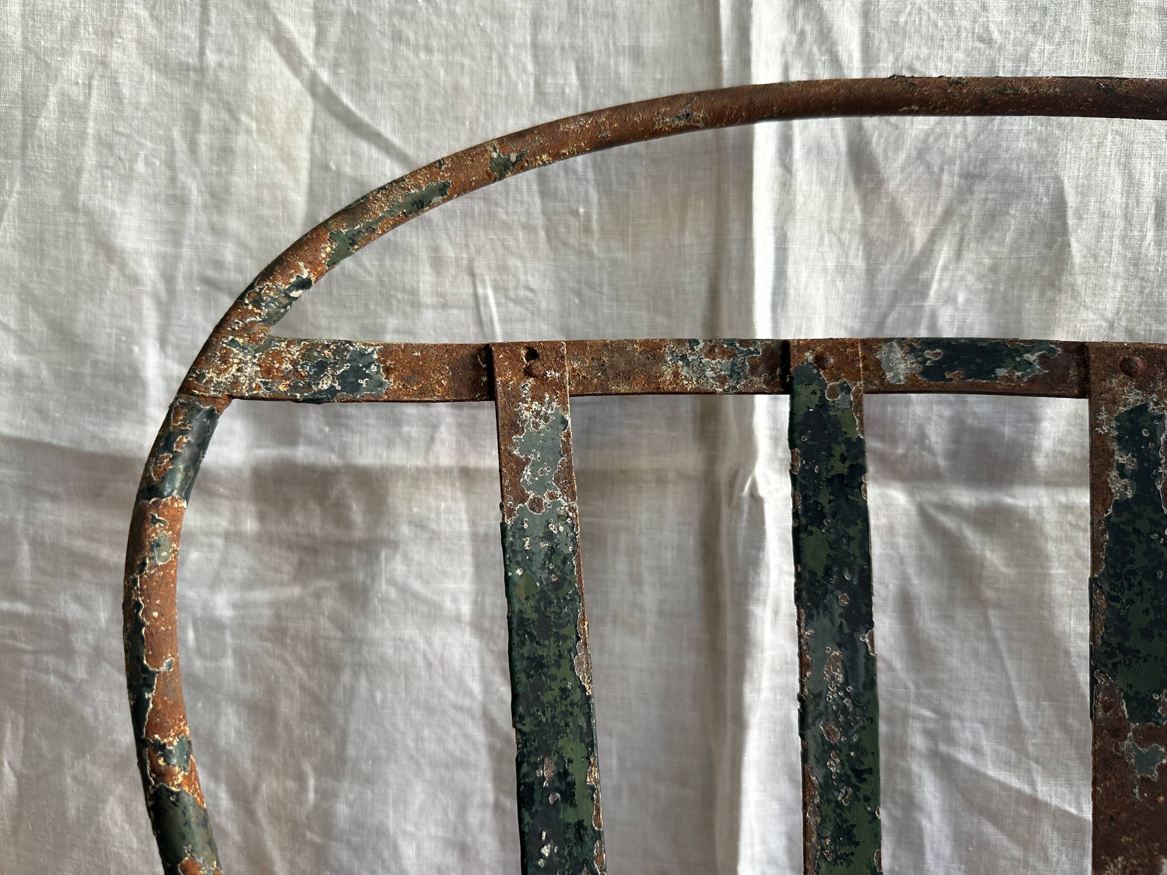 Chaise de jardin en fer peint XIXe