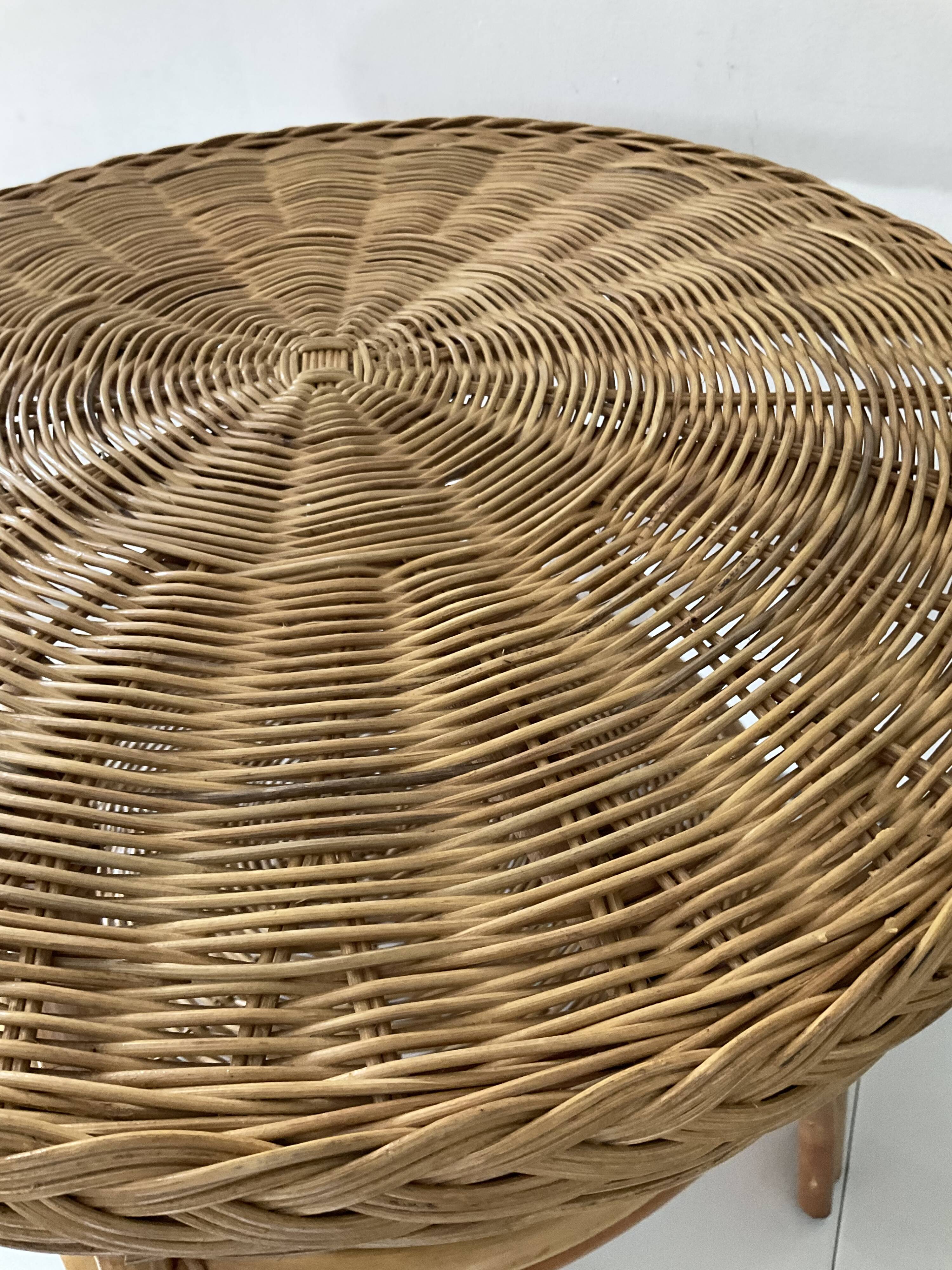 Vintage round coffee table in rattan and wicker