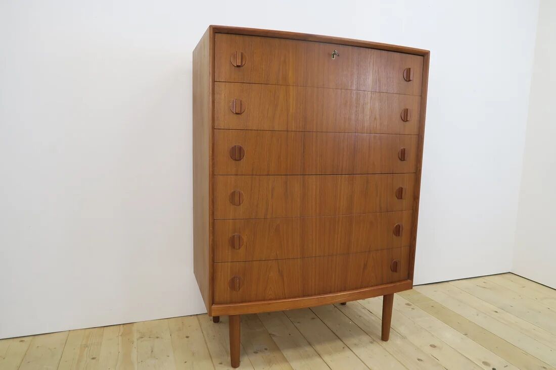 Commode en teck par Henning Kjærnulf, années 1960