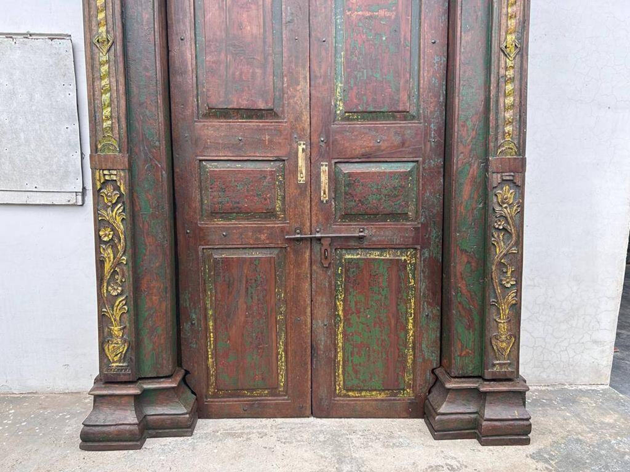 Porte indienne ancienne en teck pièce et patine d'origine