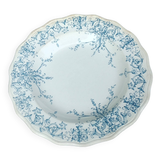flat iron earthenware plate from the Moustiers faience factory signed Léon Graves