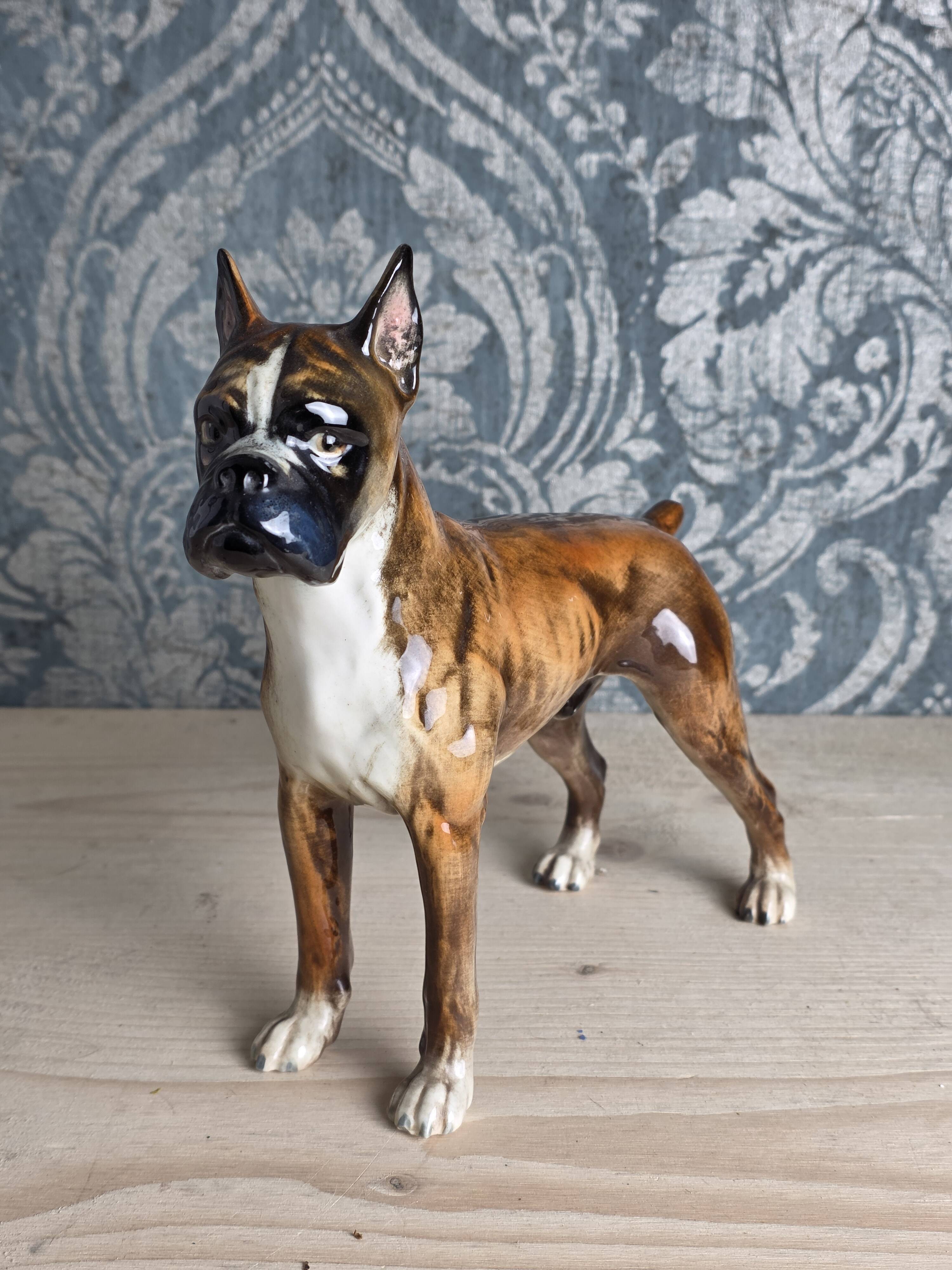 Chien Boxer en porcelaine, Goebel, Allemagne, 1973