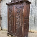 Armoire bretonne ancienne en chêne sculpté