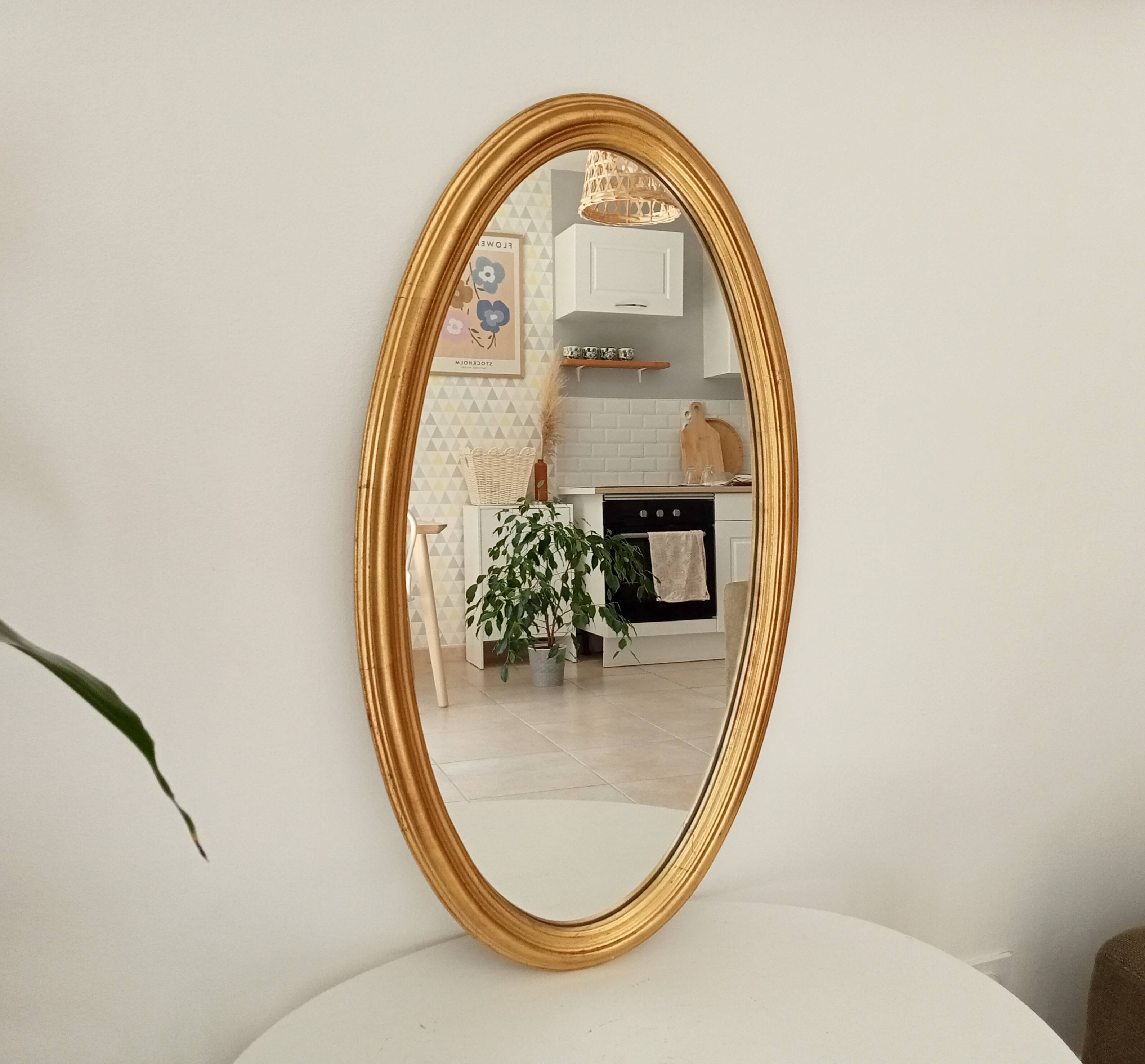 Miroir vintage ovale en bois doré années 60 77*41 cm