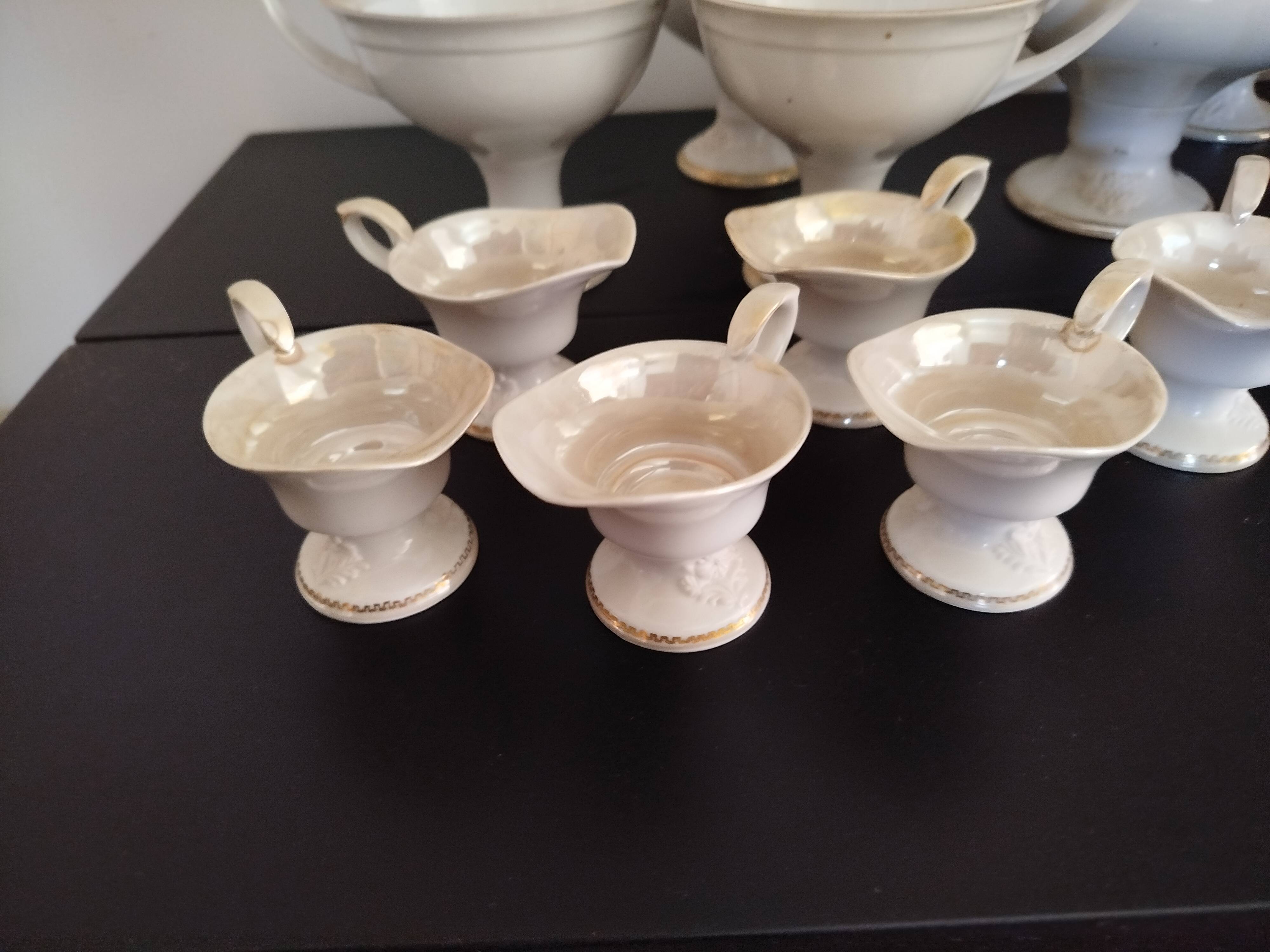 Luxury service of 16 pieces in pearlescent art porcelain - Signed DR PERLA, 1991