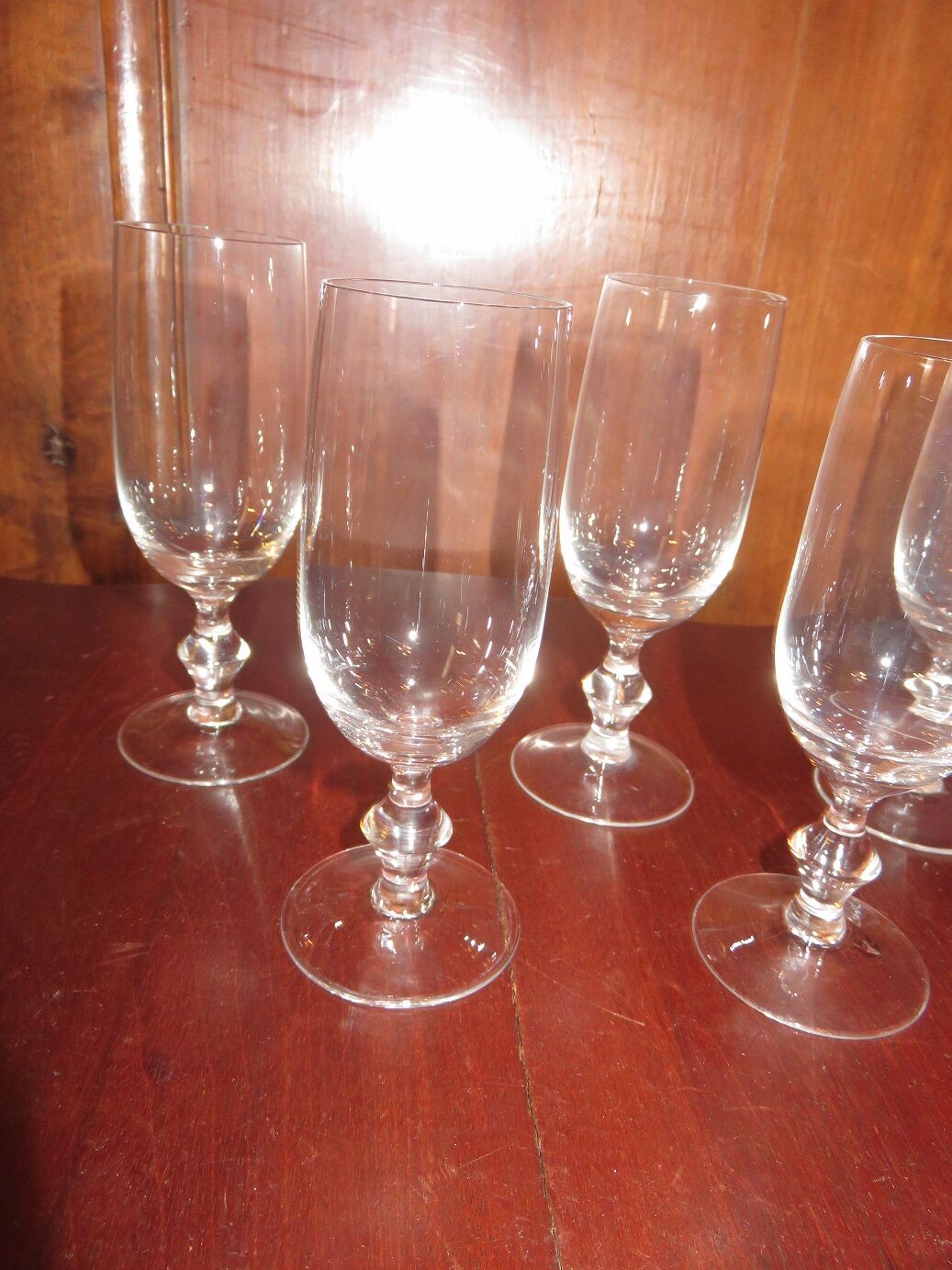 Suite de 5 flûtes à champagne
