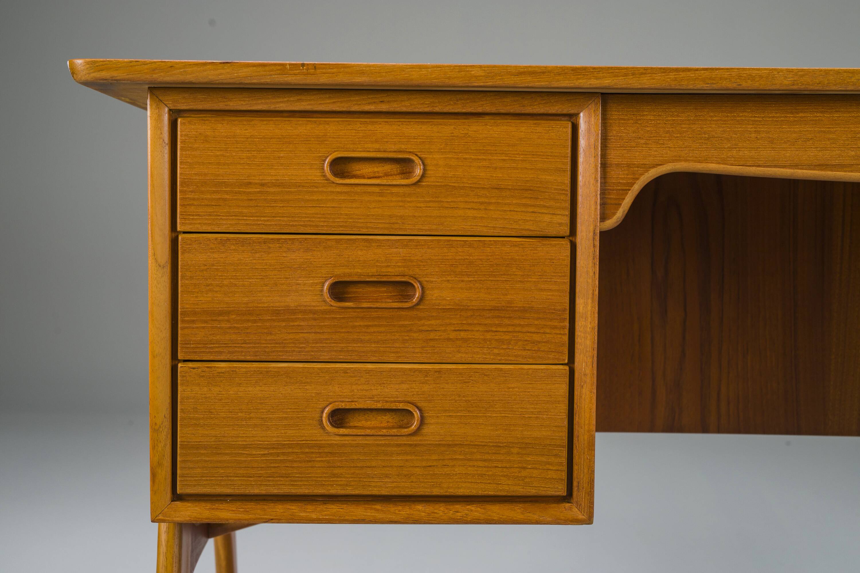 Mid-Century Danish Teak Desk by Svend Åge Madsen for Sigurd Hansen, 1950s