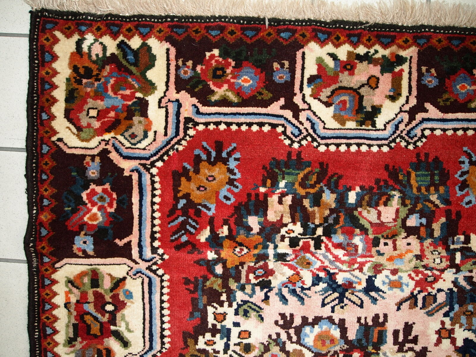 Carpet Persian Bahtiari 114cm x 152cm 1970 s