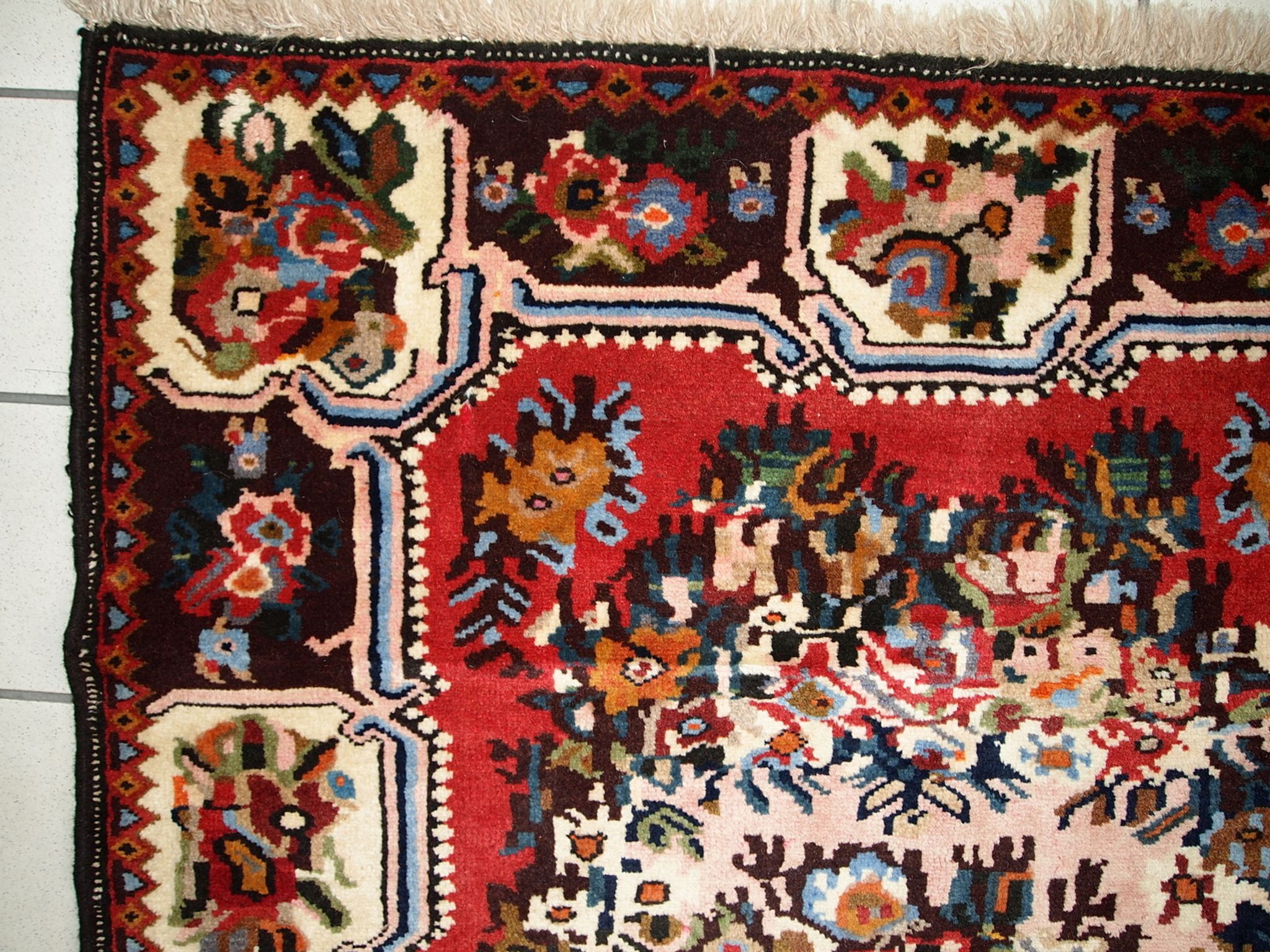 Carpet Persian Bahtiari 114cm x 152cm 1970 s