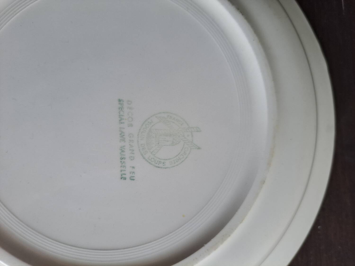 Moulin des loups red checkered dish