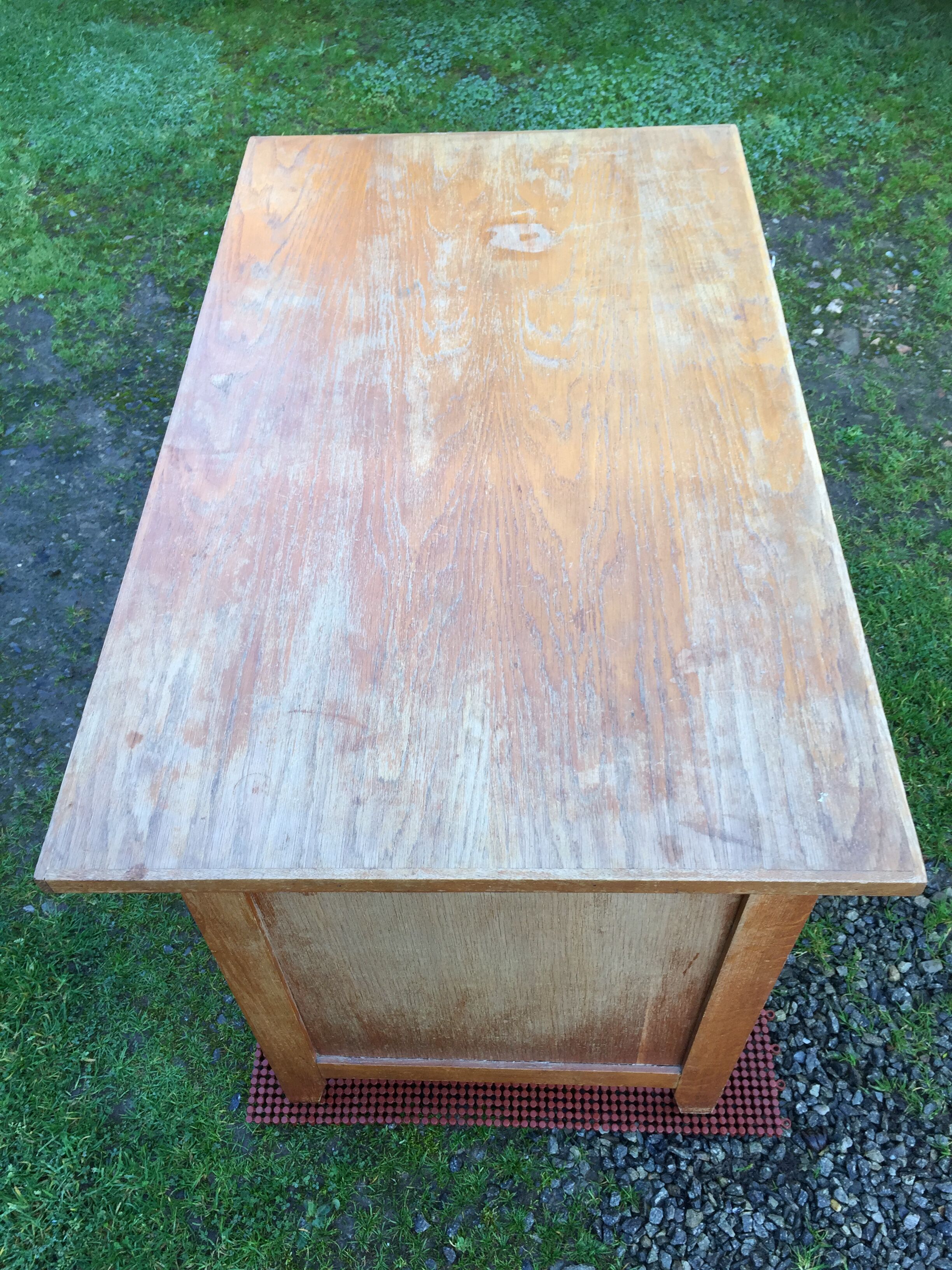 Vintage oak desk with 5 drawers and 1 pull.
