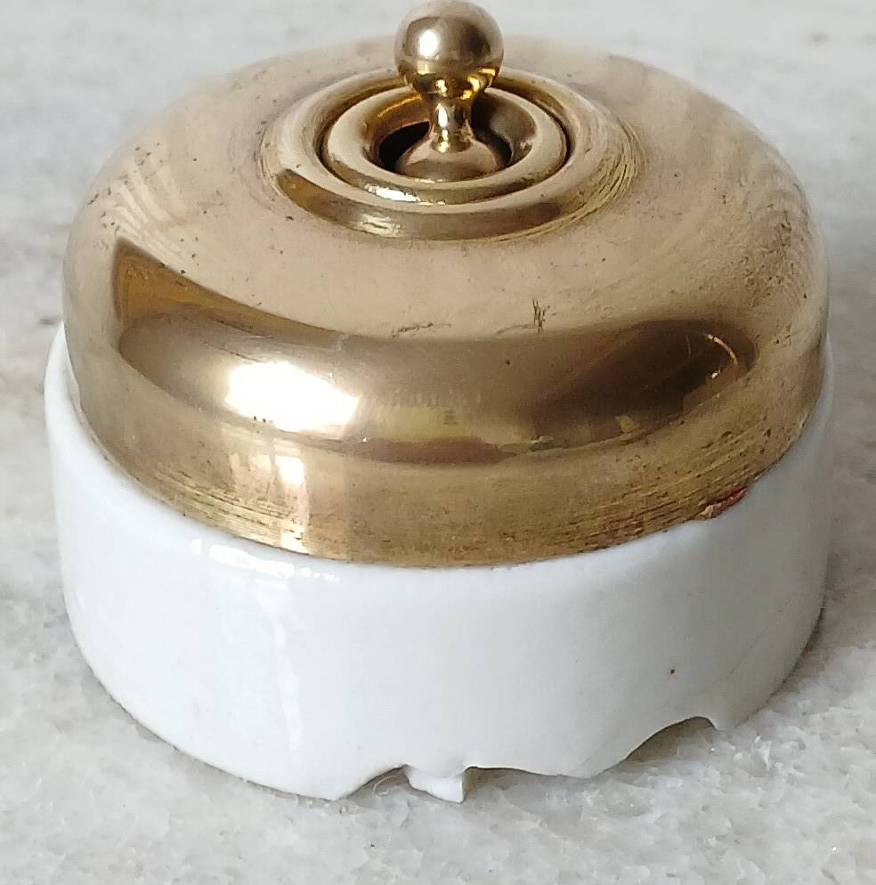 “Lux” porcelain & gold-plated brass switch