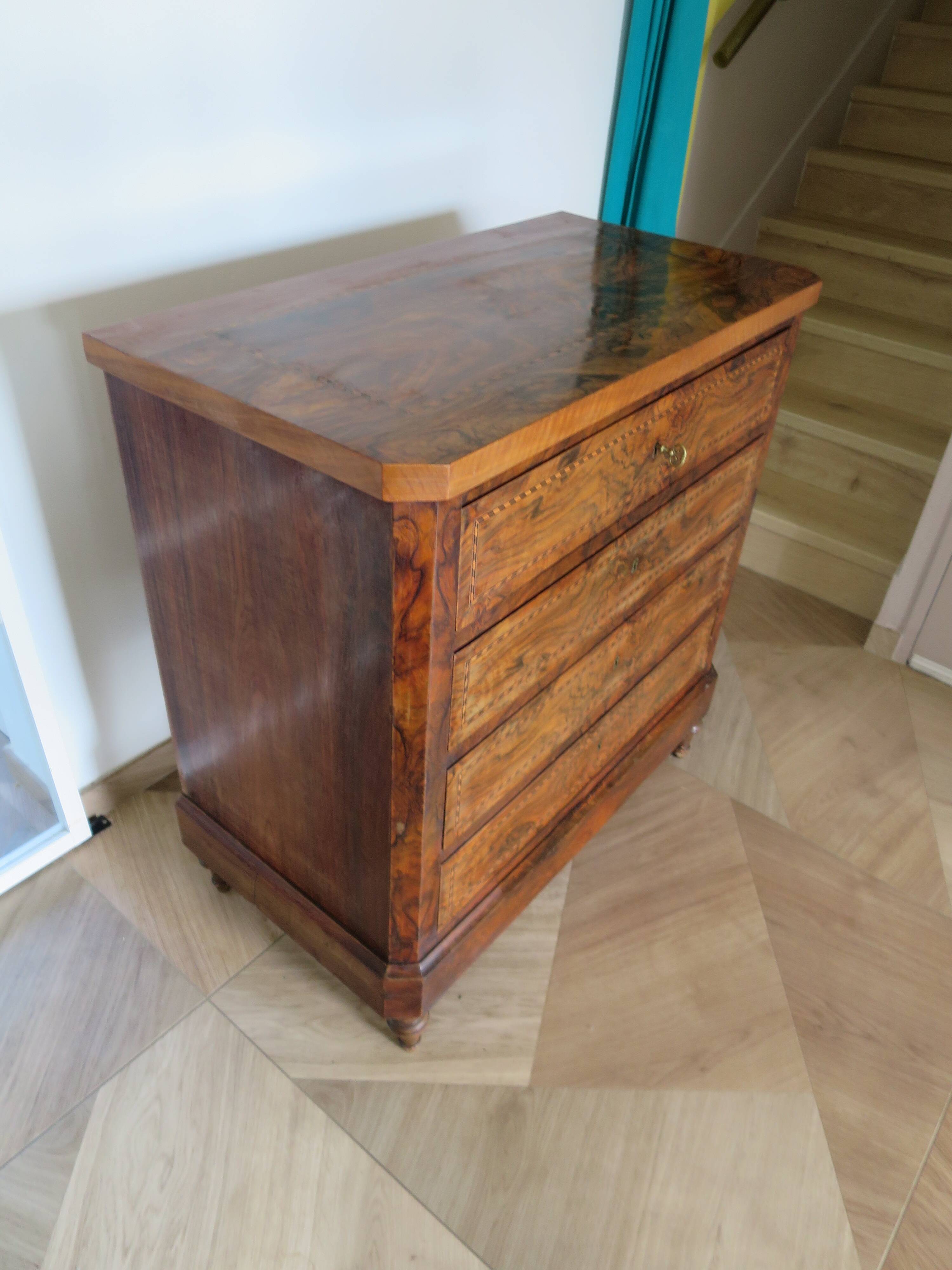 Antique oak burr chest of drawers - 4 drawers - marquetry inlay from the early 21st century