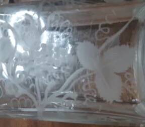 Carafe à liqueur en verre  ciselé, vintage, années 50