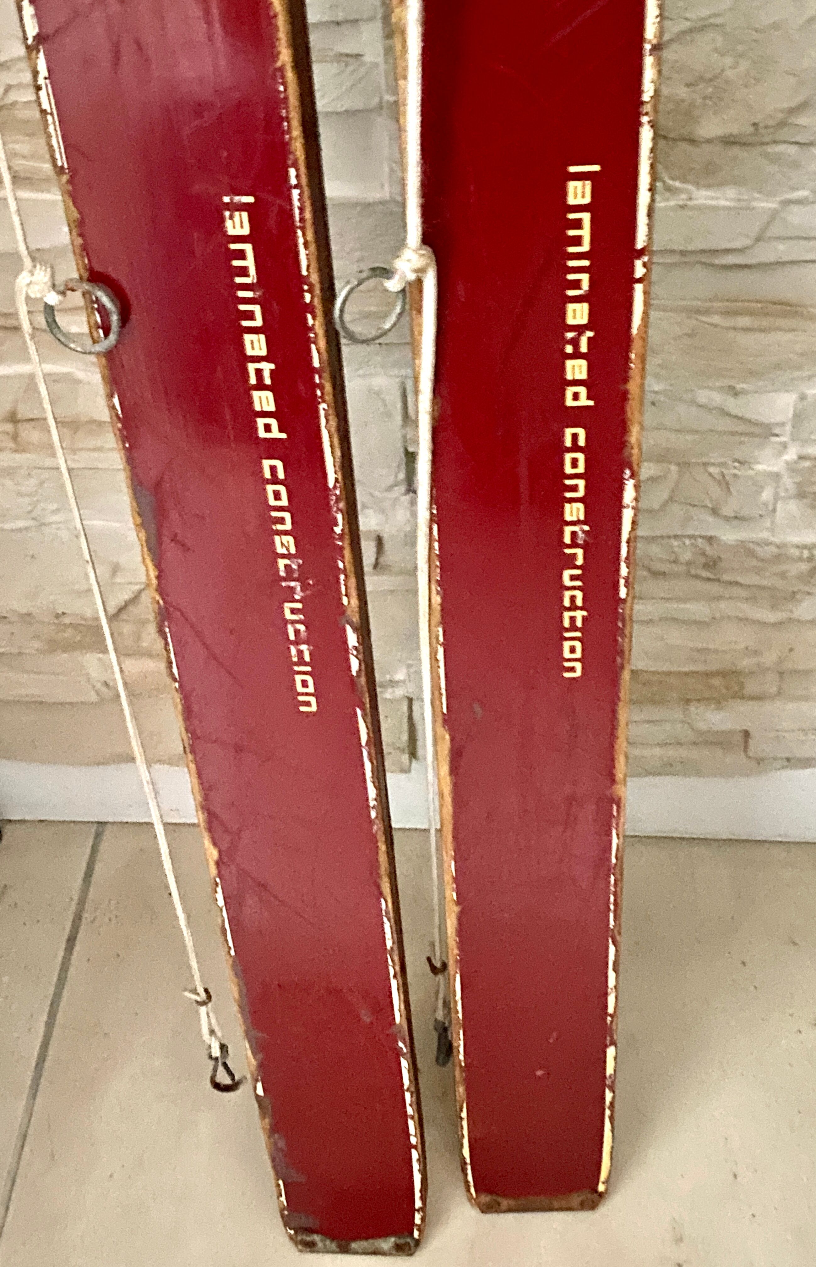 Paire de ski vintage en bois