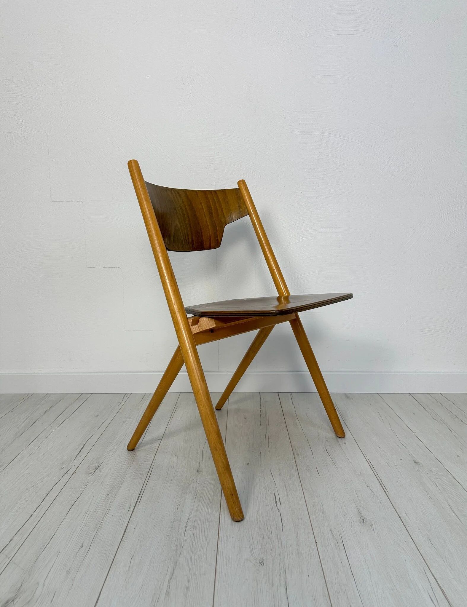 1/21 1950s vintage Hiller stackable plywood chairs from Germany in the style of Egon Eiermann