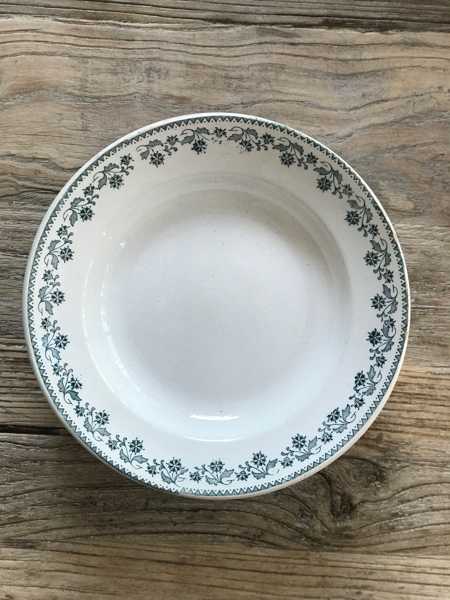 Set of 6 vintage pattern plates
