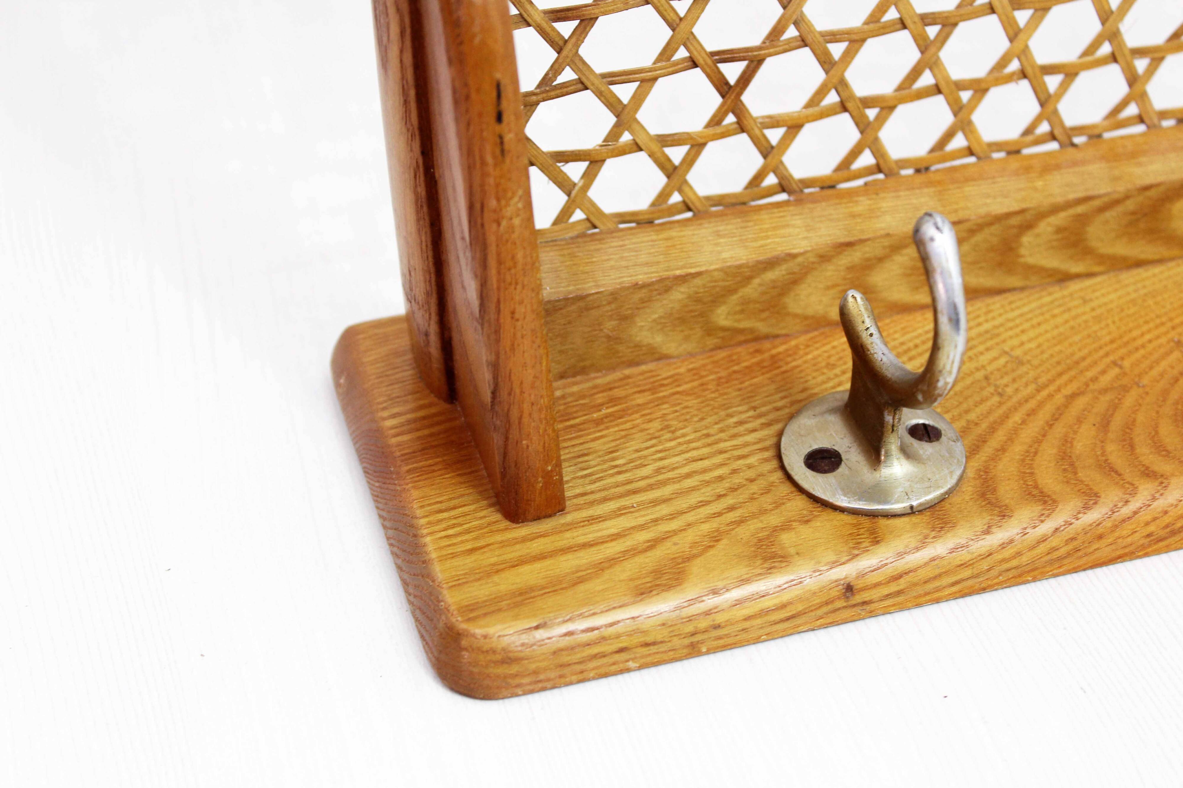 Wall coat rack with shelf