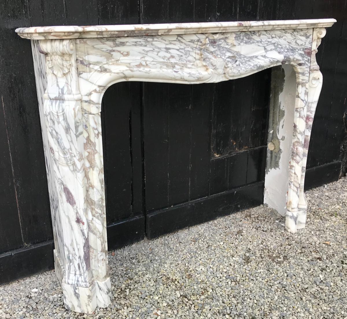Cheminée en marbre brèche violette de style Louis XV