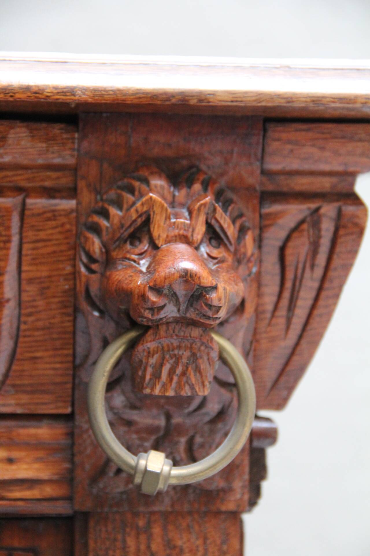 Imposing Neo-Renaissance oak sideboard, late 19th century.