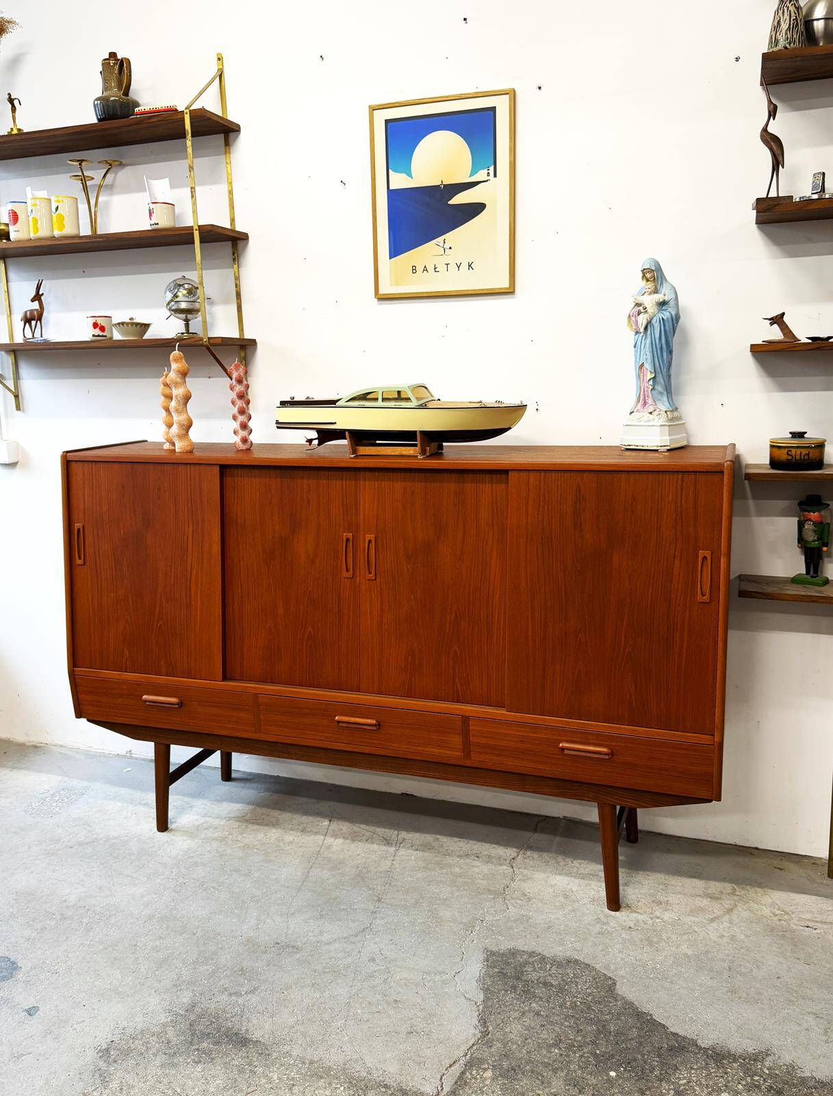 Buffet/commode en teck, Danemark années 60/70, vintage, milieu du siècle moderne