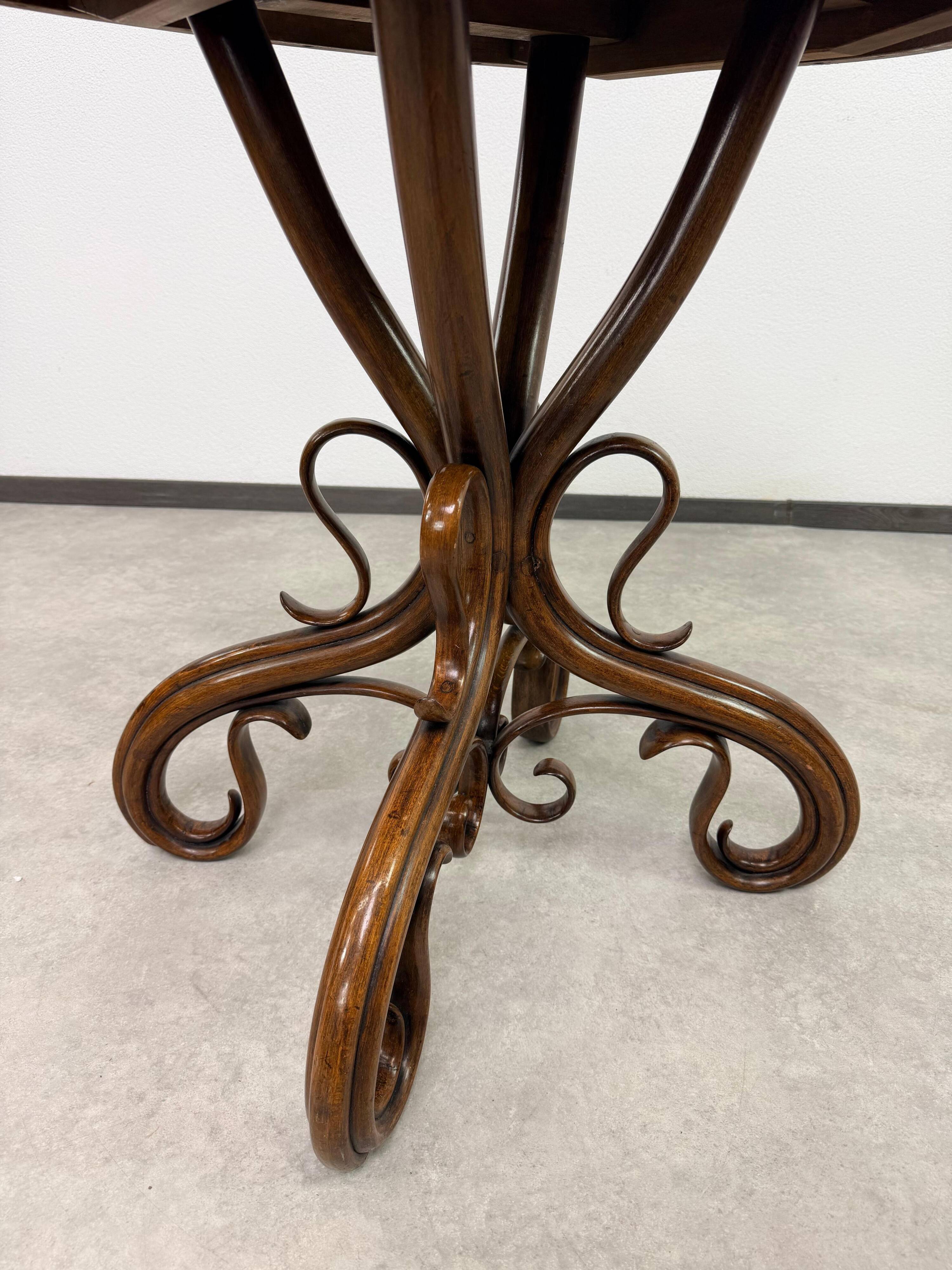 Table de salon antique rare « Gebrüder Thonet », Model No. 1
