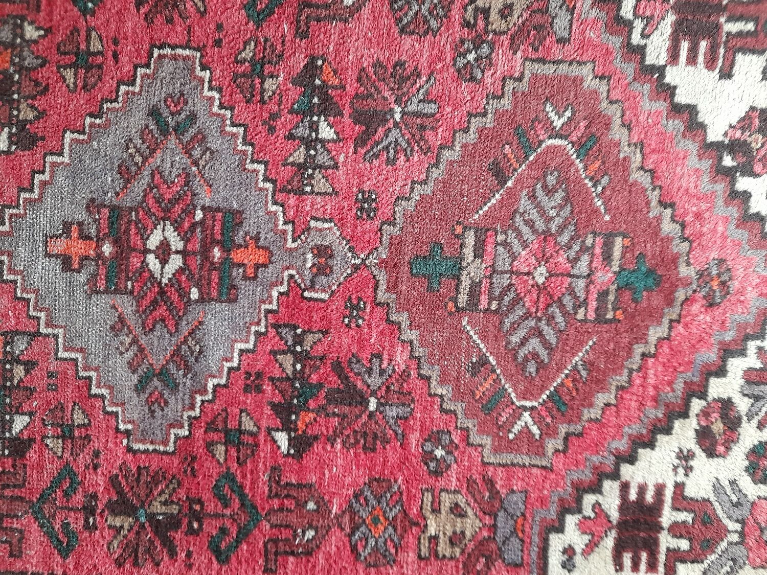 Superb Authentic Turkish Carpet – Hand-Knotted – 1960s – 142 x 93 cm