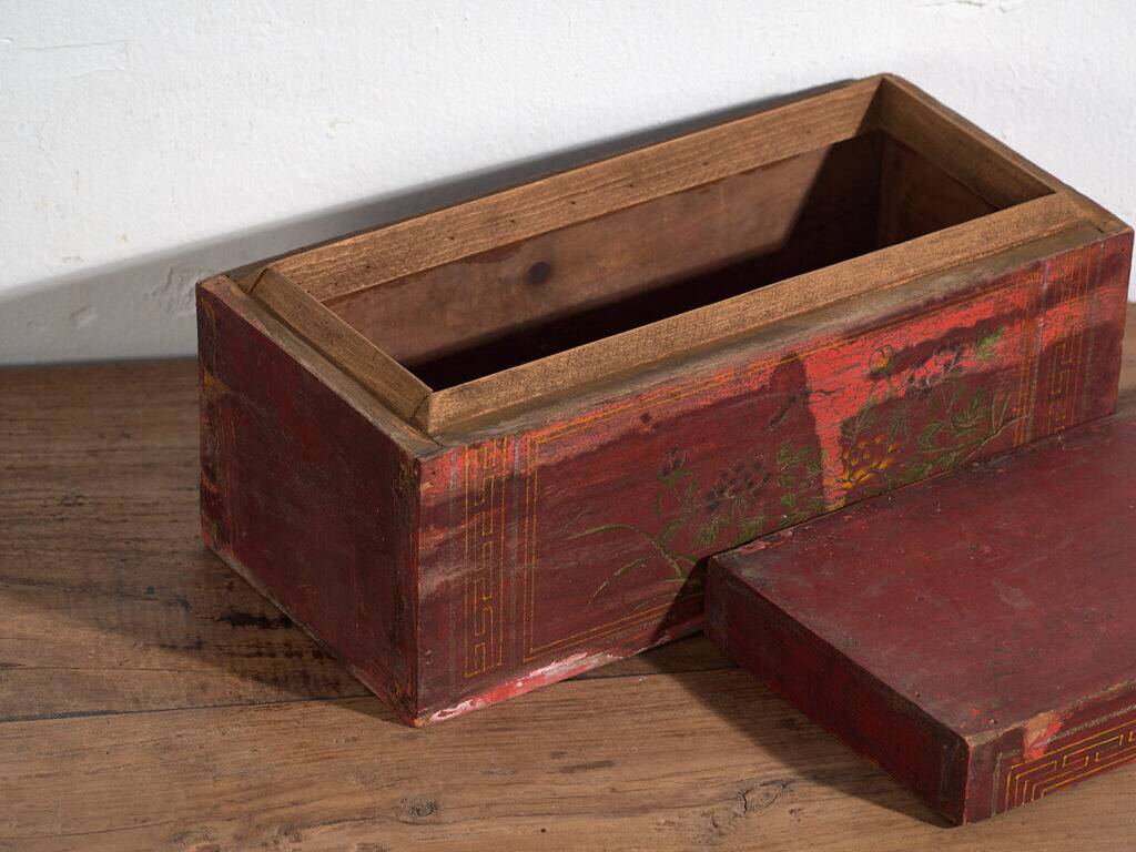 Small antique chest with floral patterns (circa 1900) #19