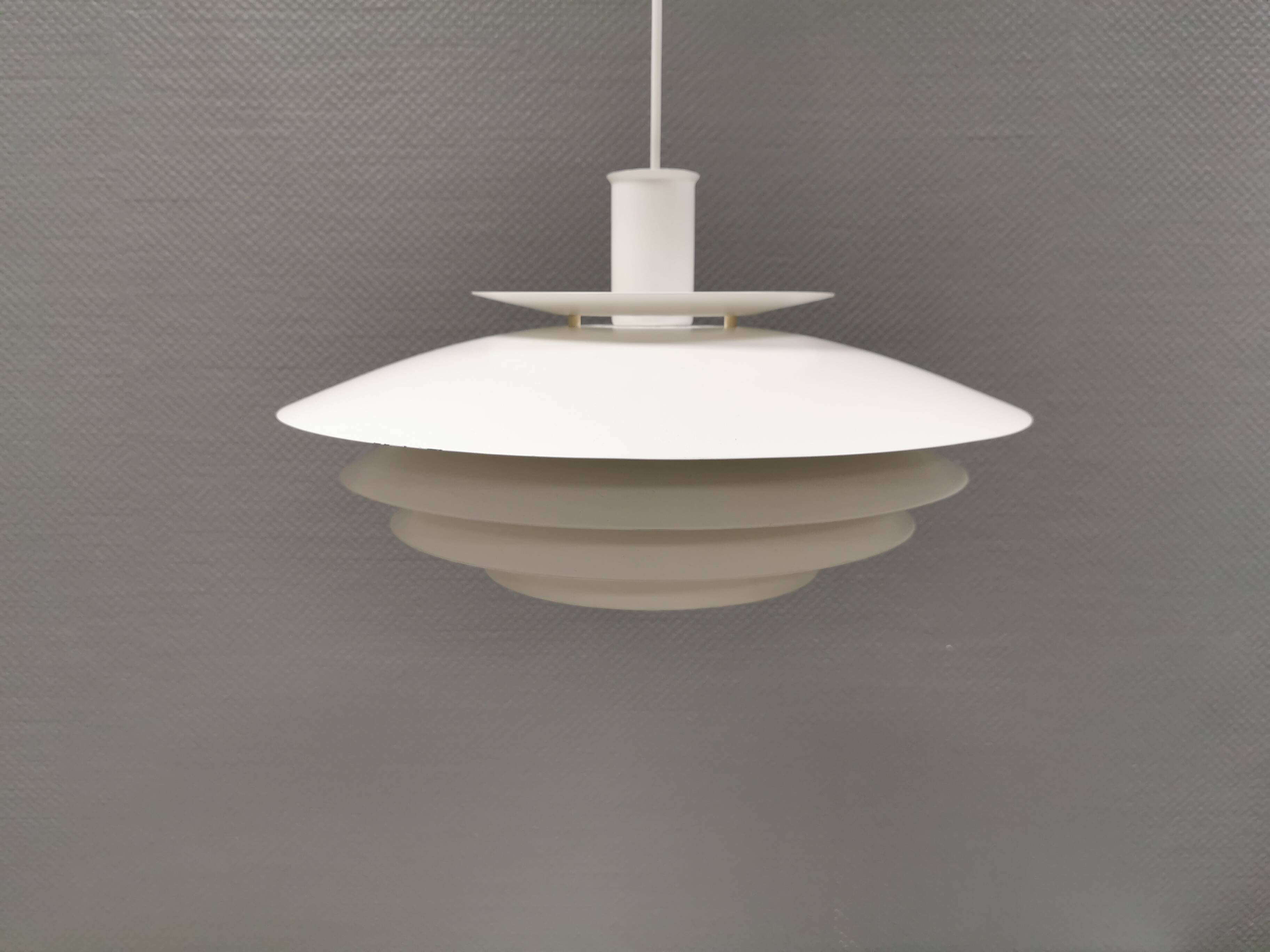 Large and beautiful hanging lamp from Danish Form-Light 1980s