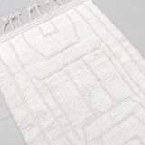 Ecru Beni Ouarain Berber rug with motifs engraved in the weft, 1.53 x 1.07 m