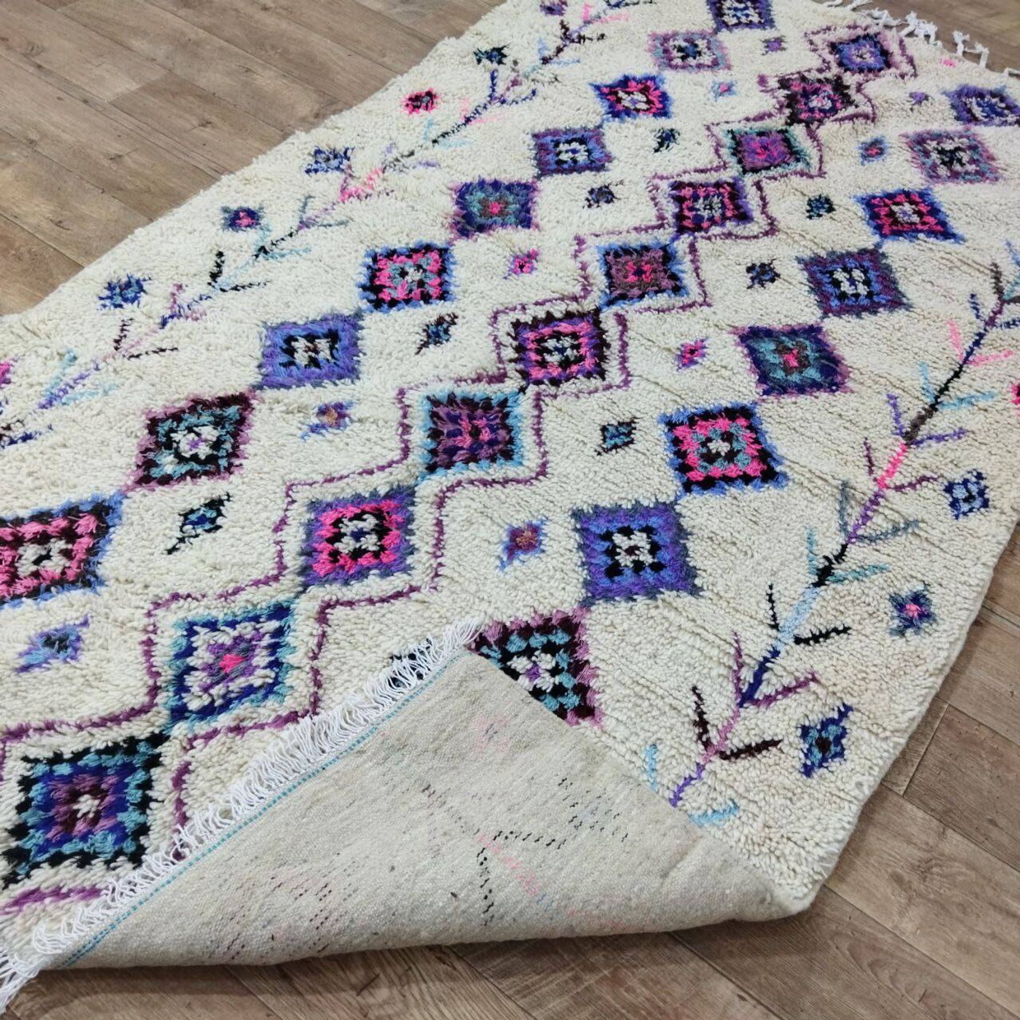Handmade moroccan berber rug 217 x 117 cm